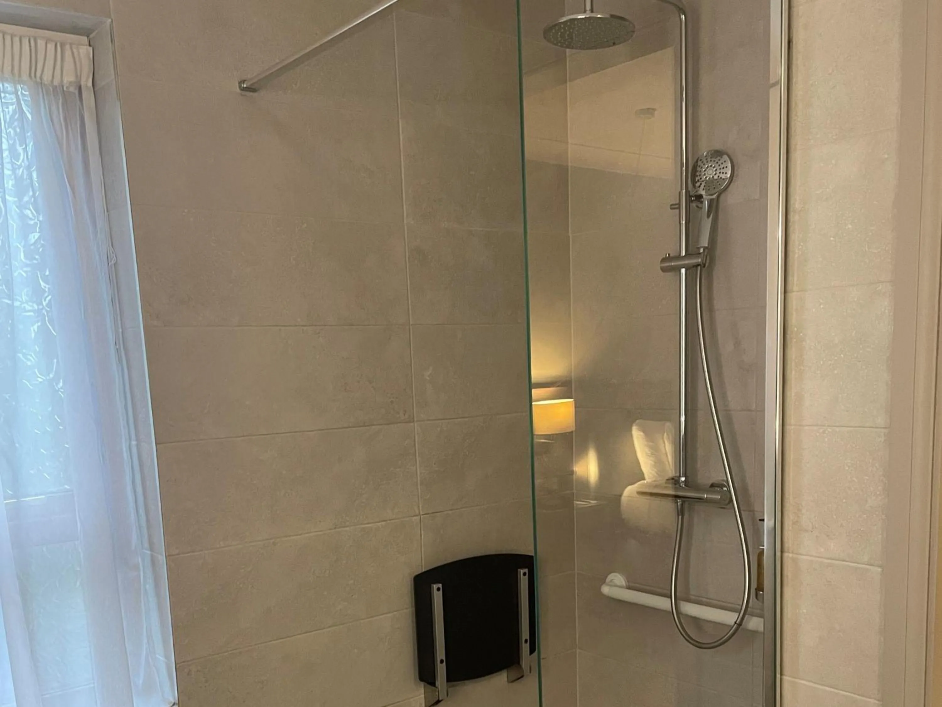 Bathroom in Seagoe Hotel