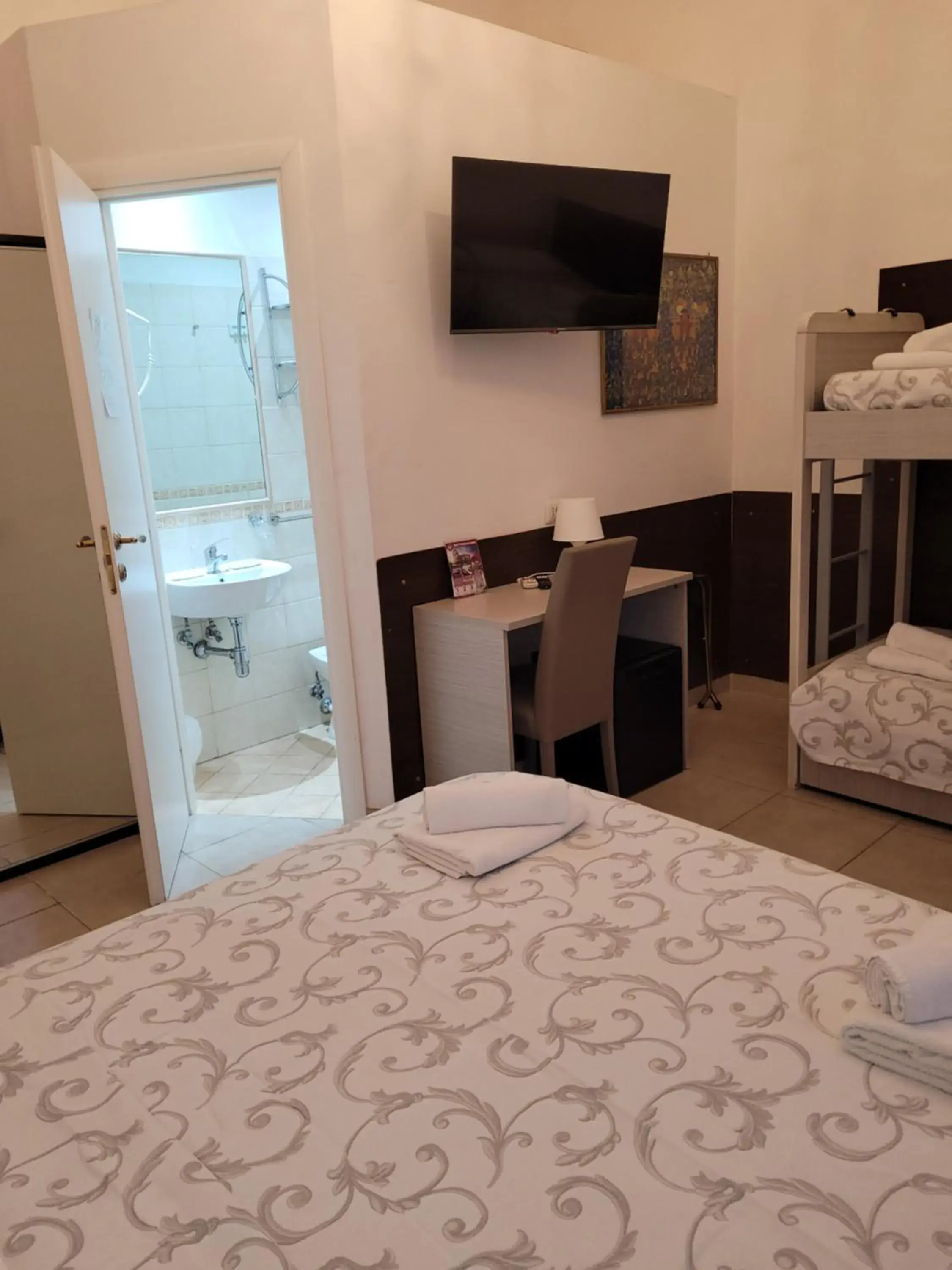 Triple Room - single occupancy in Evergreen Triple Room - single occupancy in Evergreen