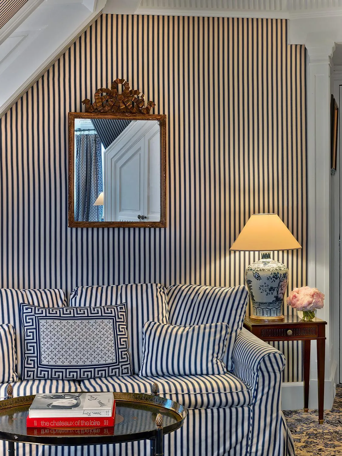 Living room in Le Dokhan's Paris Arc de Triomphe, a Tribute Portfolio Hotel