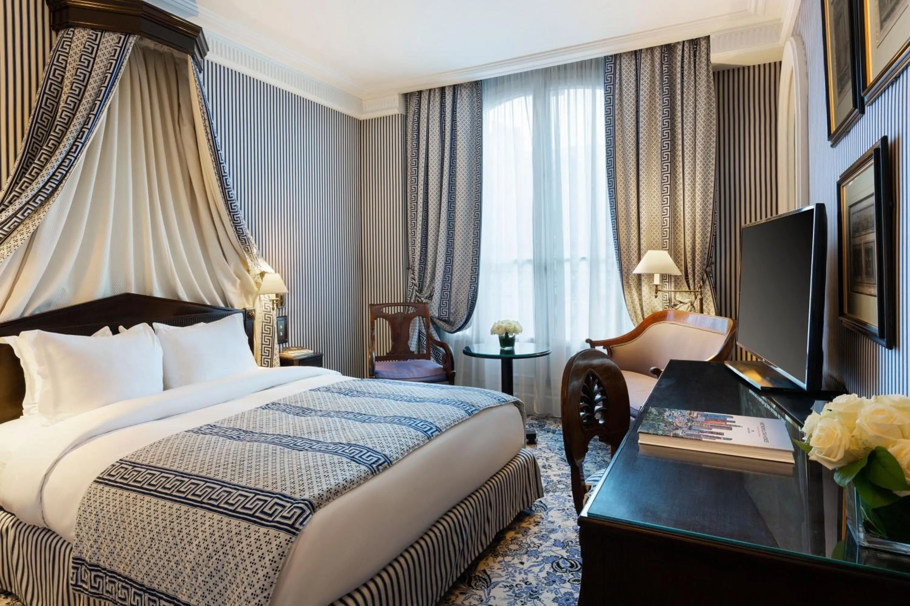 Photo of the whole room, Bed in Le Dokhan's Paris Arc de Triomphe, a Tribute Portfolio Hotel