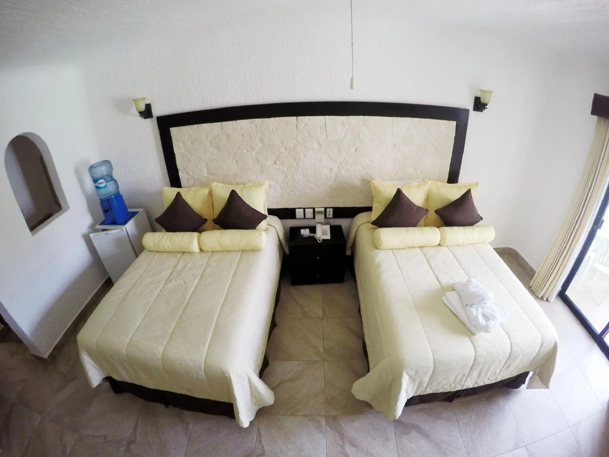 Photo of the whole room, Bed in Hotel Club Akumal Caribe