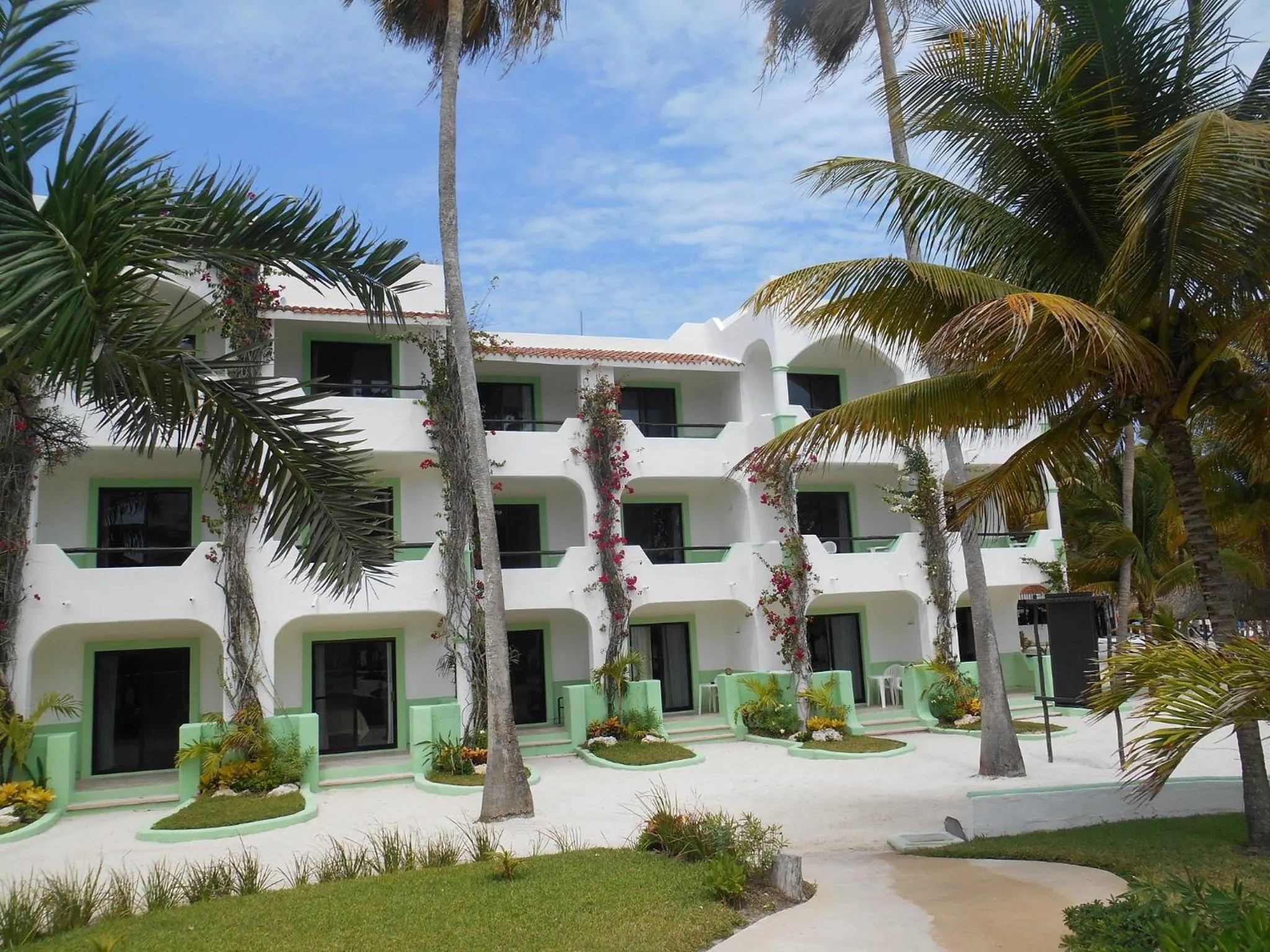 Property building in Hotel Club Akumal Caribe