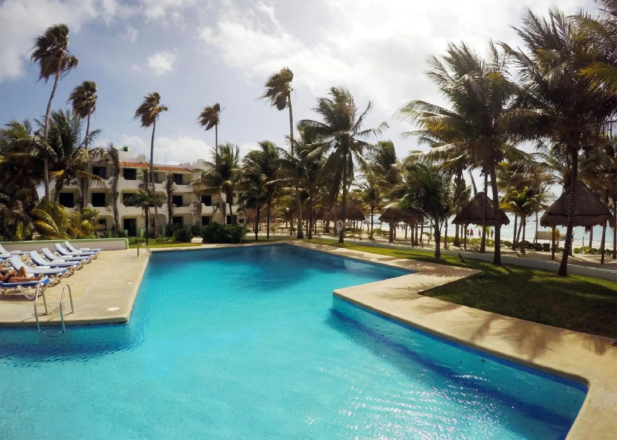 Swimming pool in Hotel Club Akumal Caribe