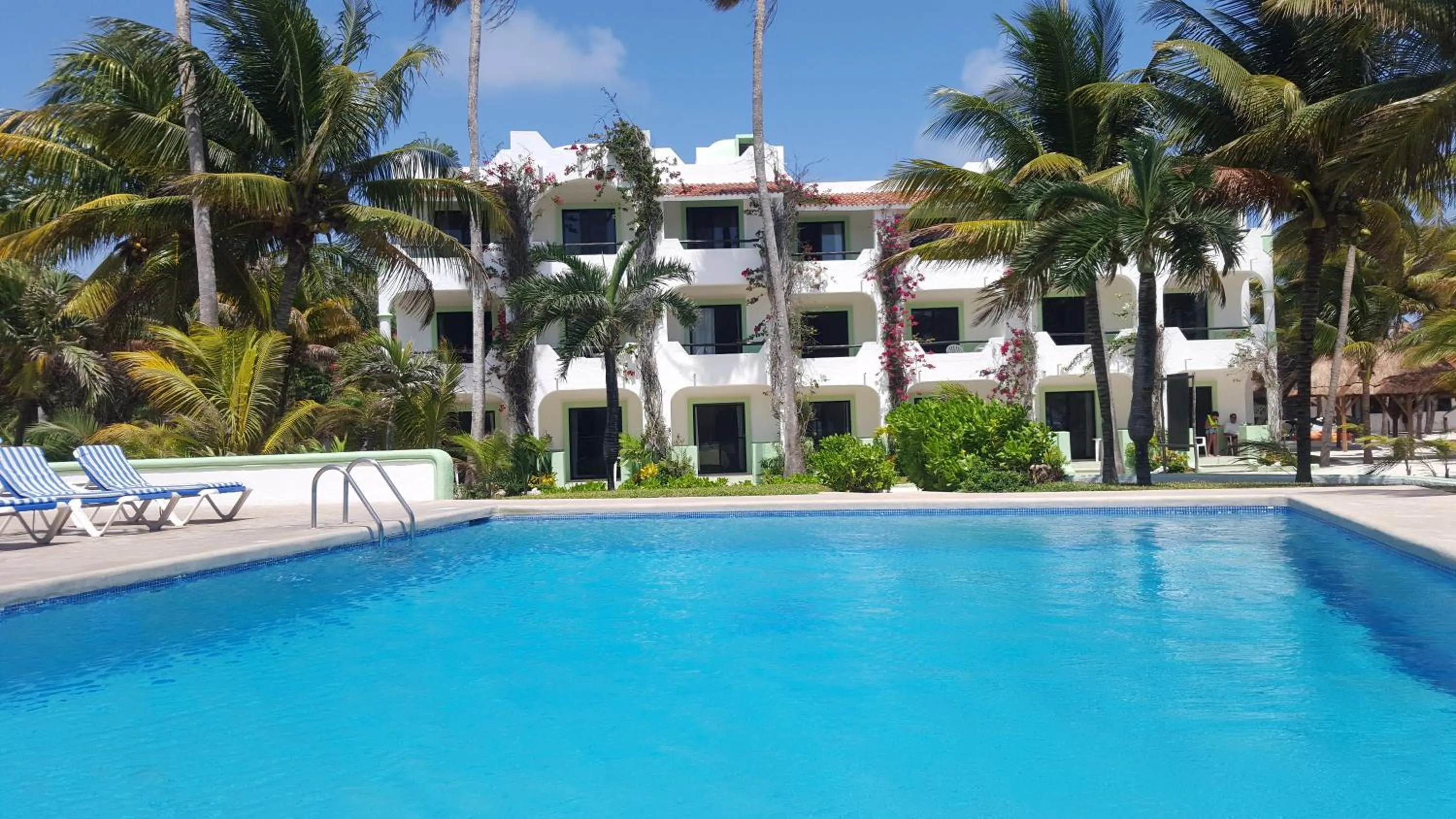 Swimming pool in Hotel Club Akumal Caribe
