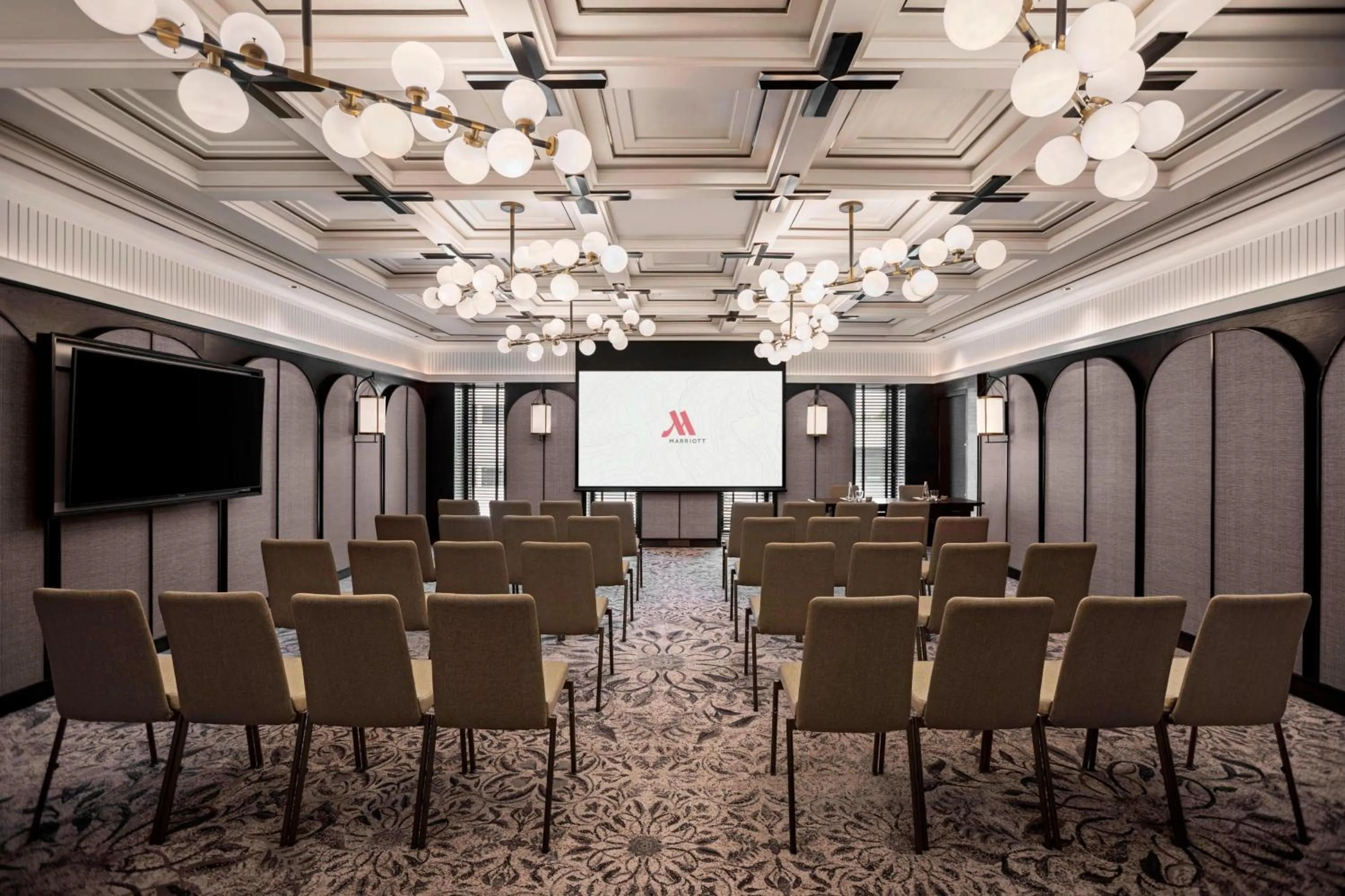 Entertainment in Bangkok Marriott Hotel The Surawongse