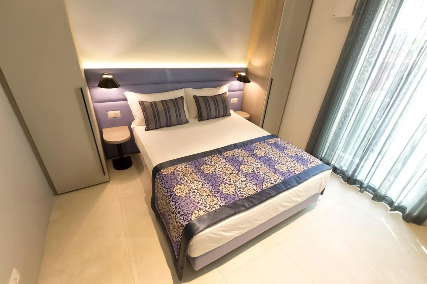 Inner courtyard view, Bed in Hotel Villa Hermosa