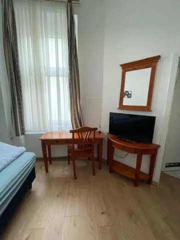 Bed in Hotel Am Roonplatz