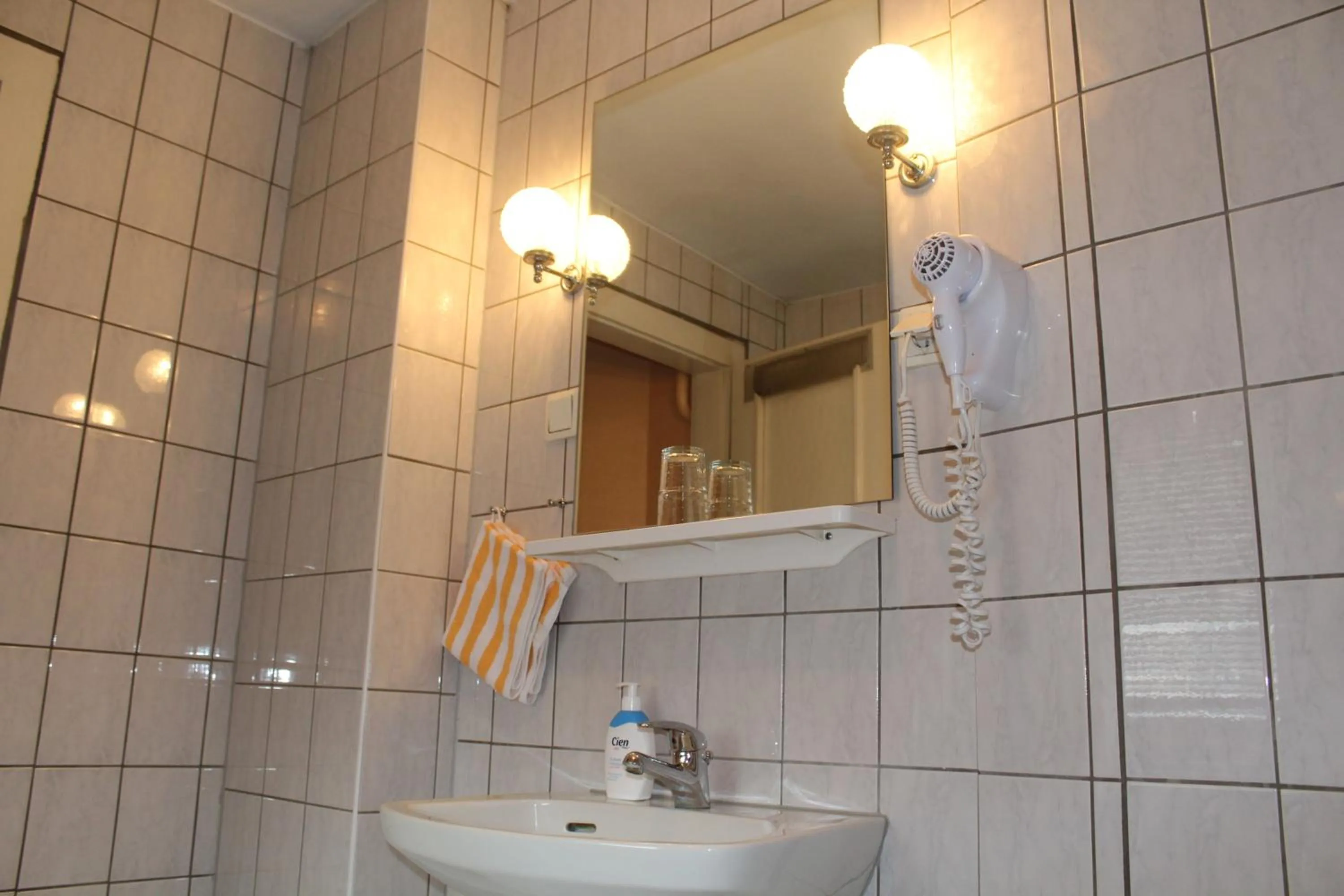 Bathroom in Hotel Am Roonplatz