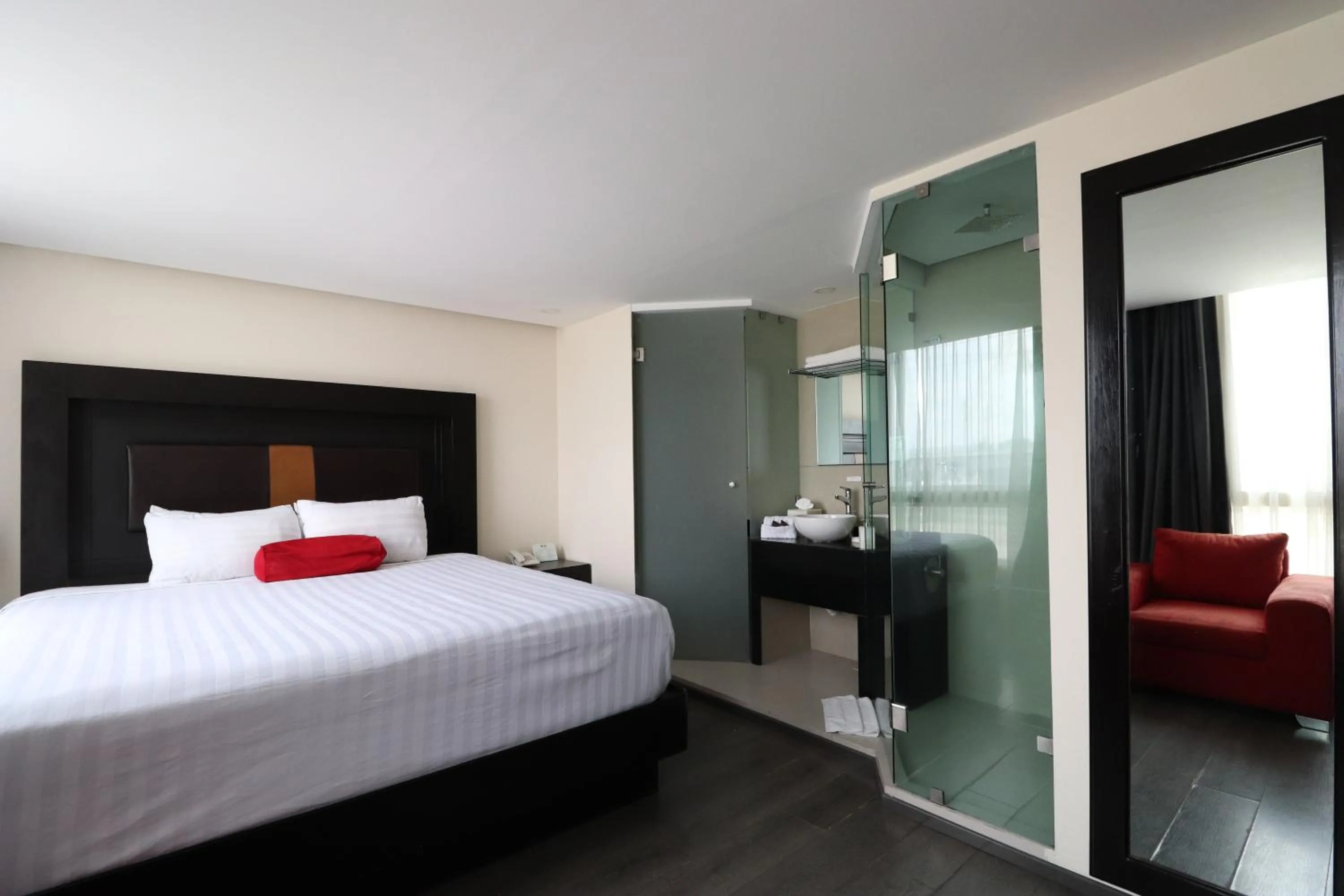 Bed in Best Western Plus Metepec & Suites