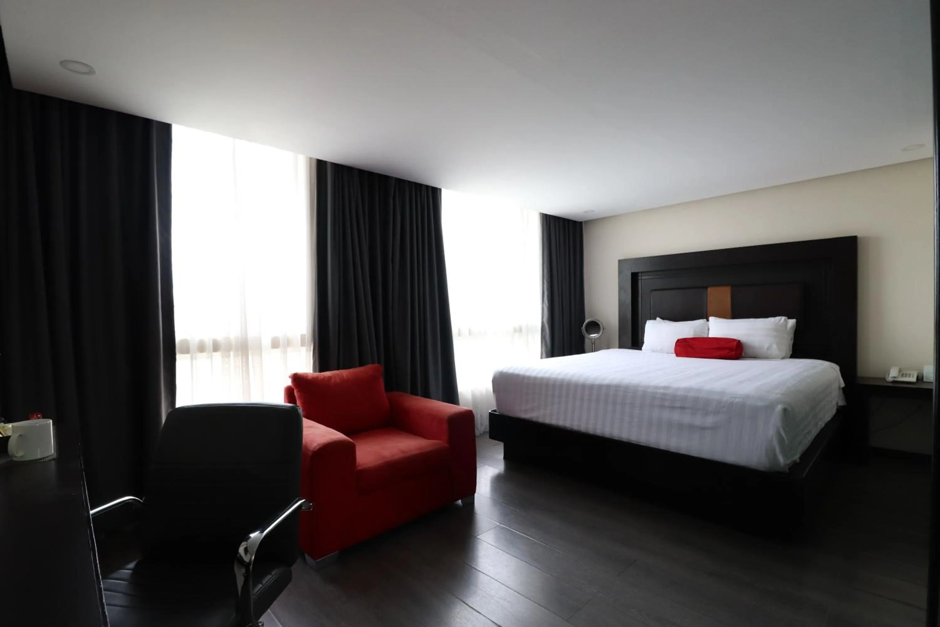 Bed in Best Western Plus Metepec & Suites