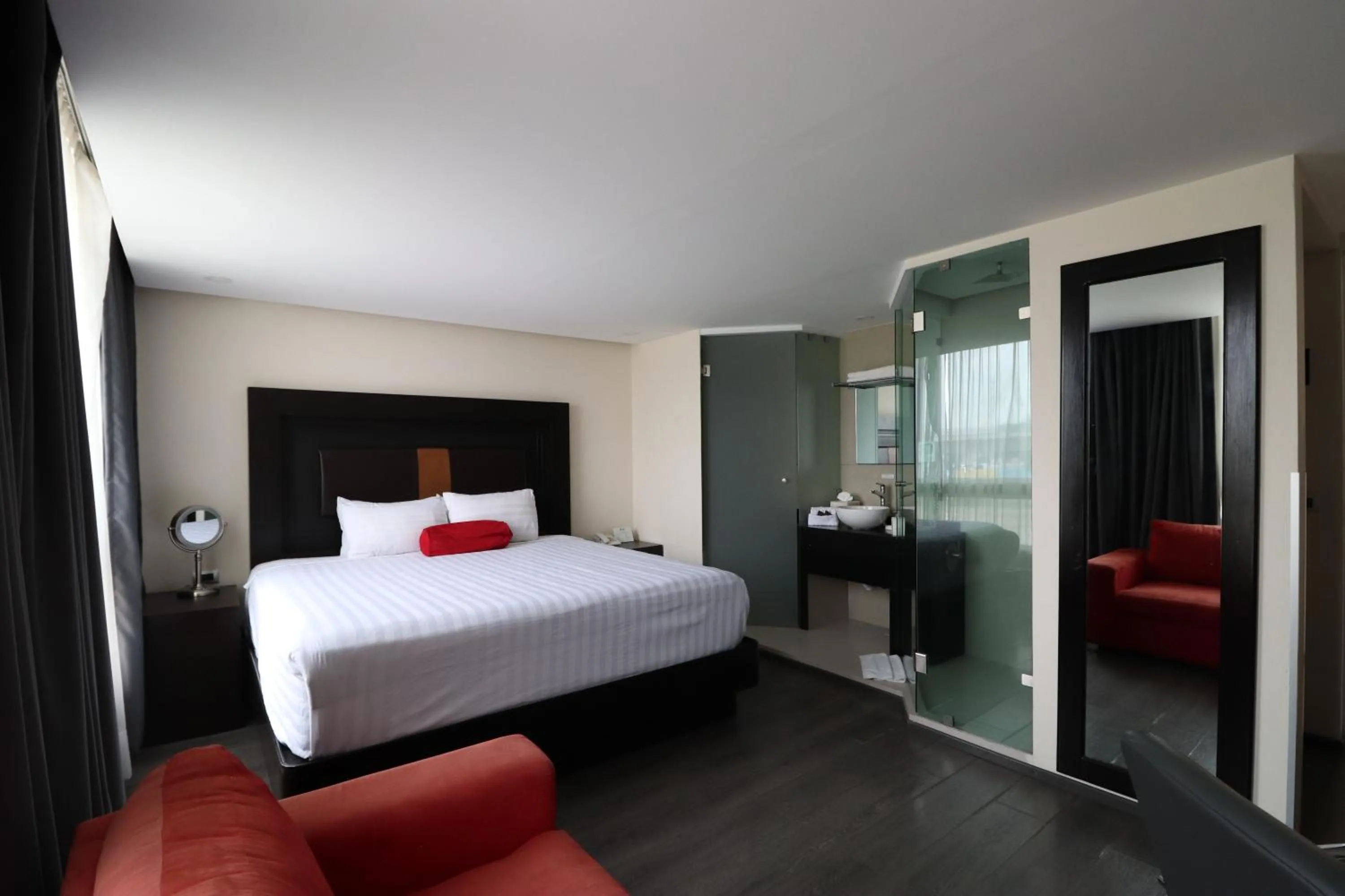 Bed in Best Western Plus Metepec & Suites