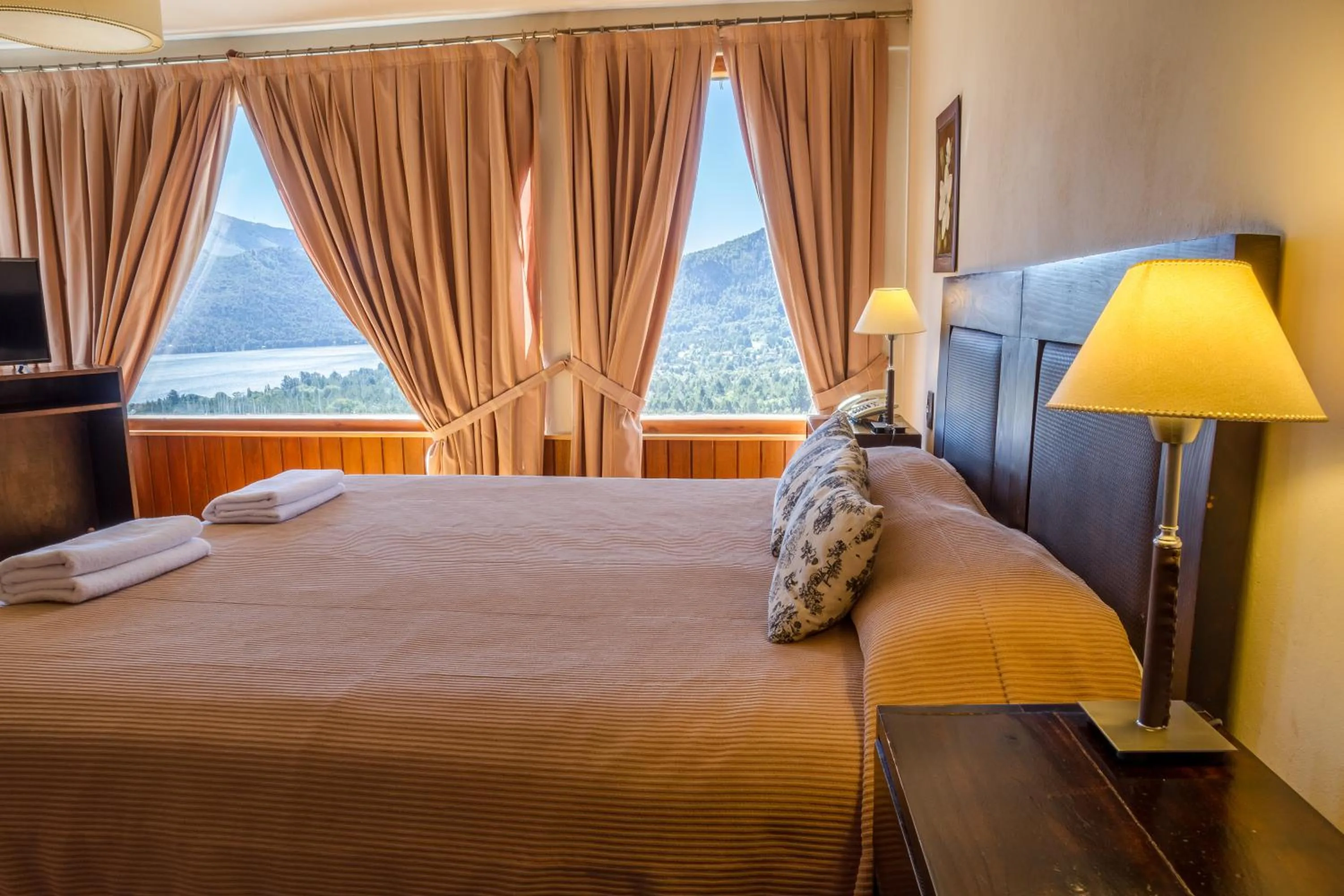 Photo of the whole room, Bed in Estancia Del Carmen Mountain Resort