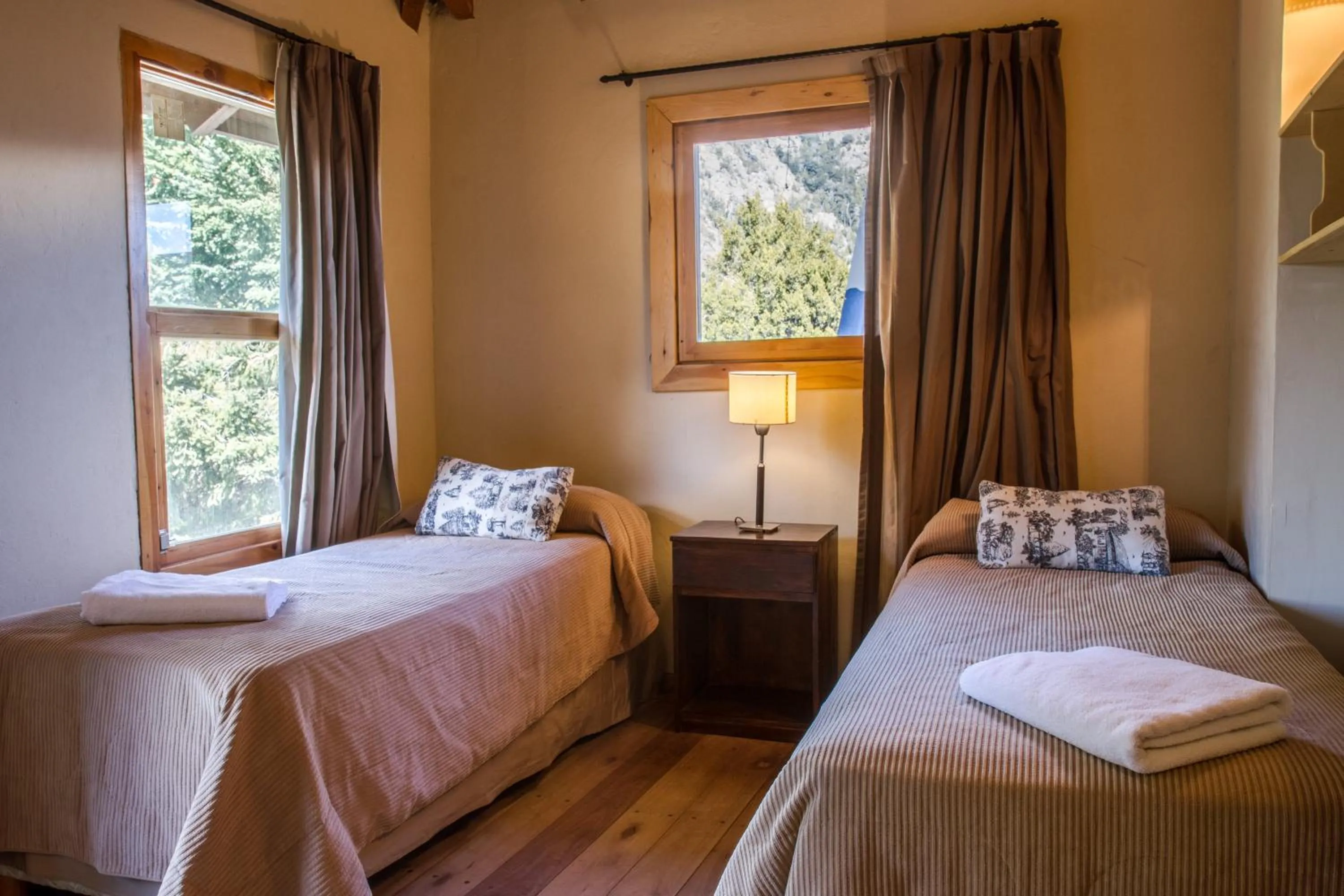 Living room, Bed in Estancia Del Carmen Mountain Resort