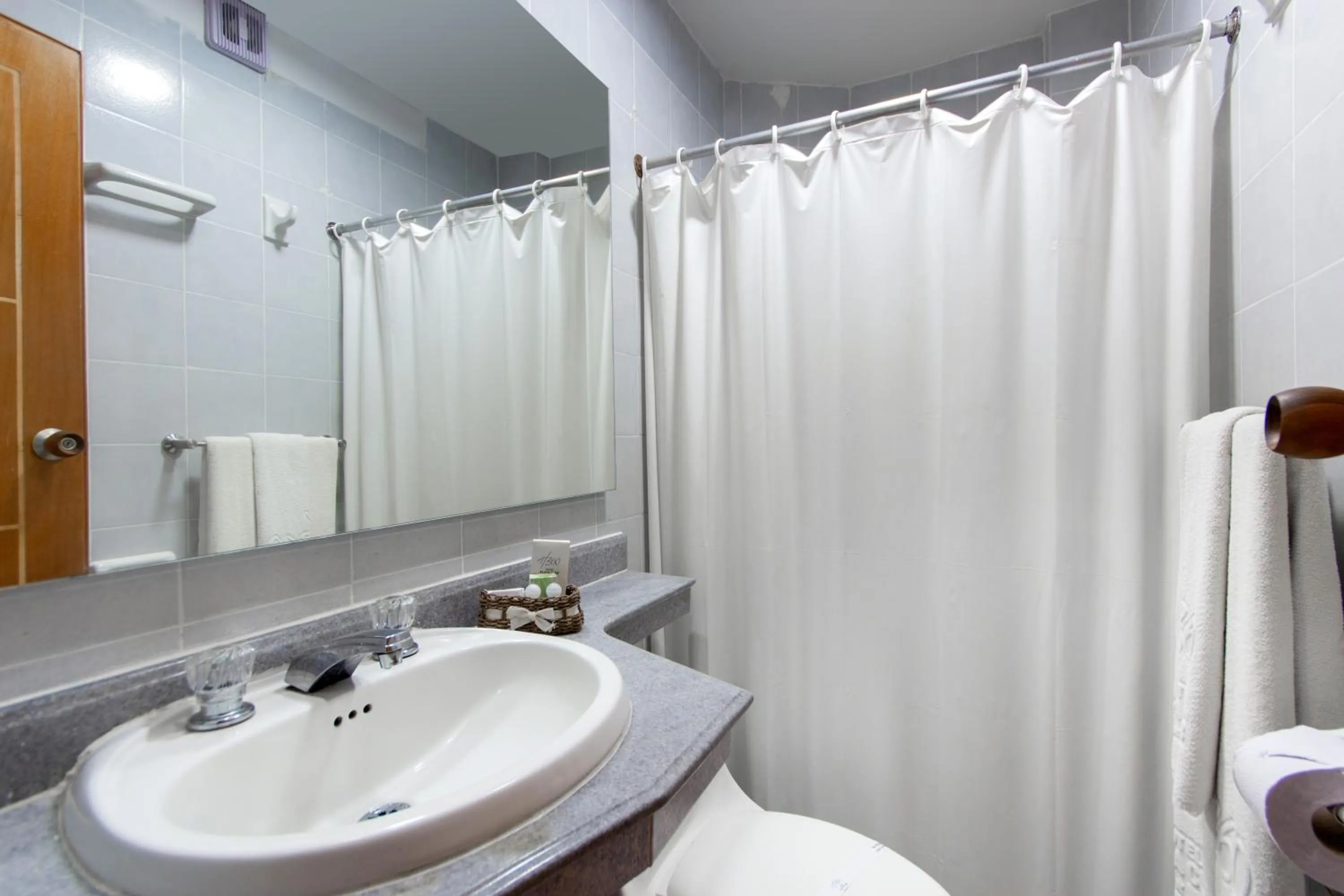 Bathroom in Hotel Playa Club