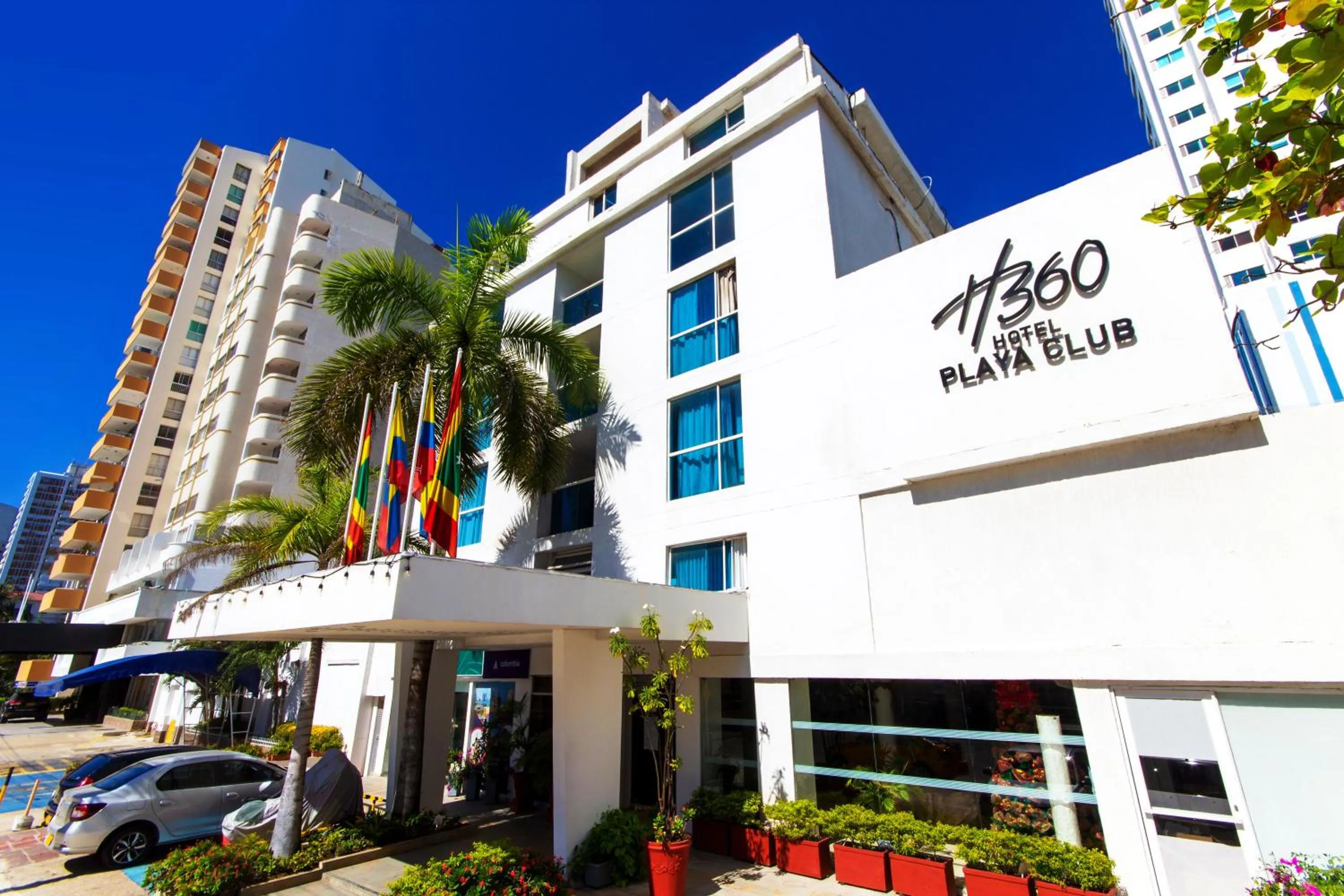 Property building in Hotel Playa Club