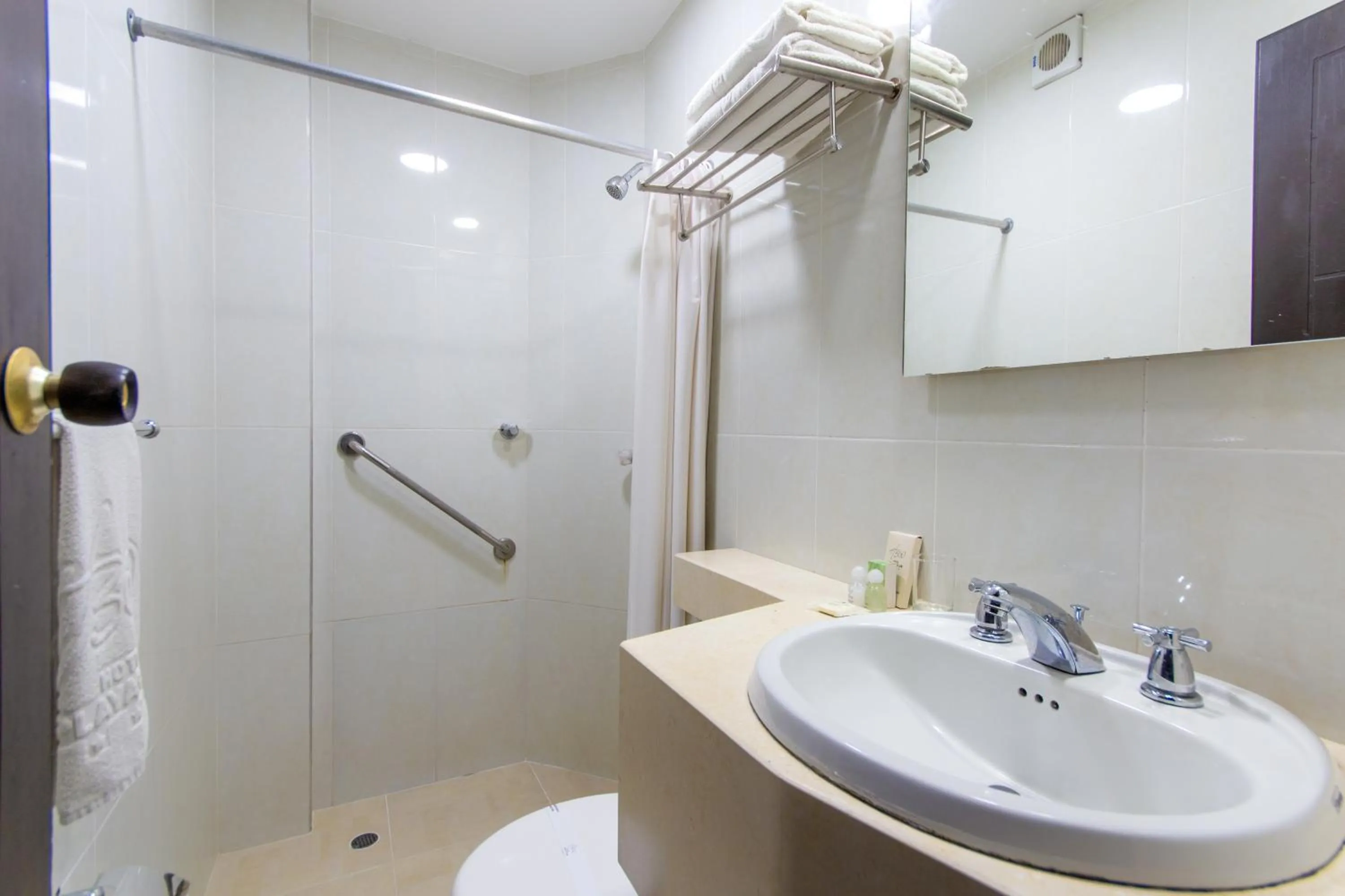 Shower in Hotel Playa Club