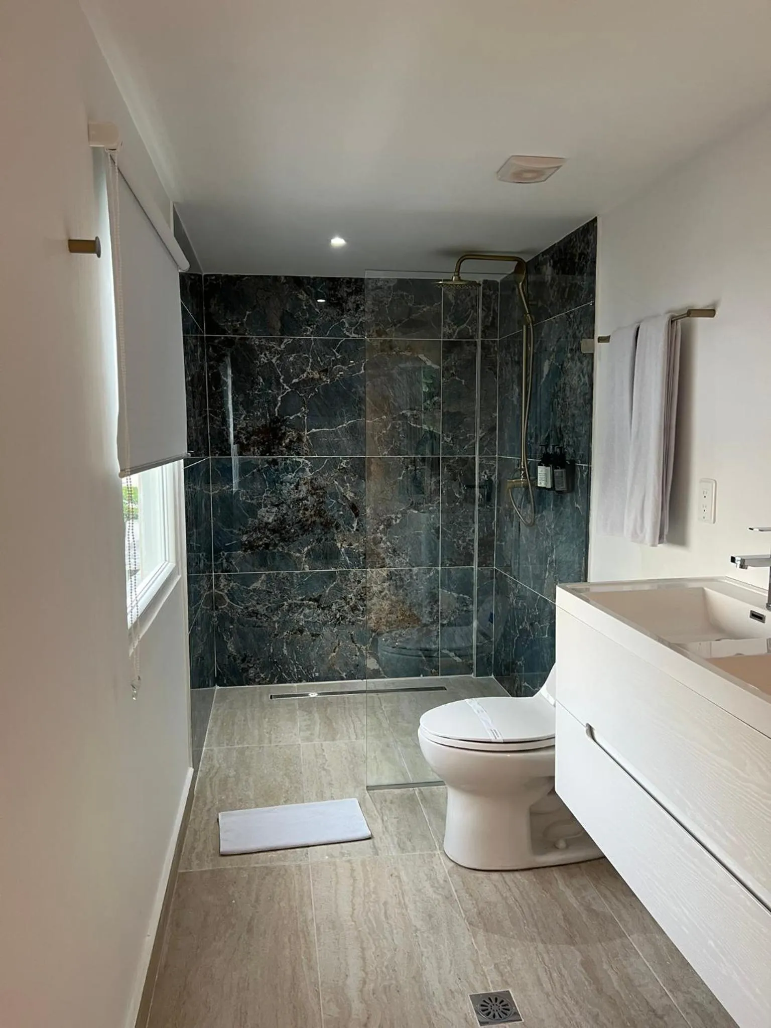 Bathroom in Hotel Playa Club