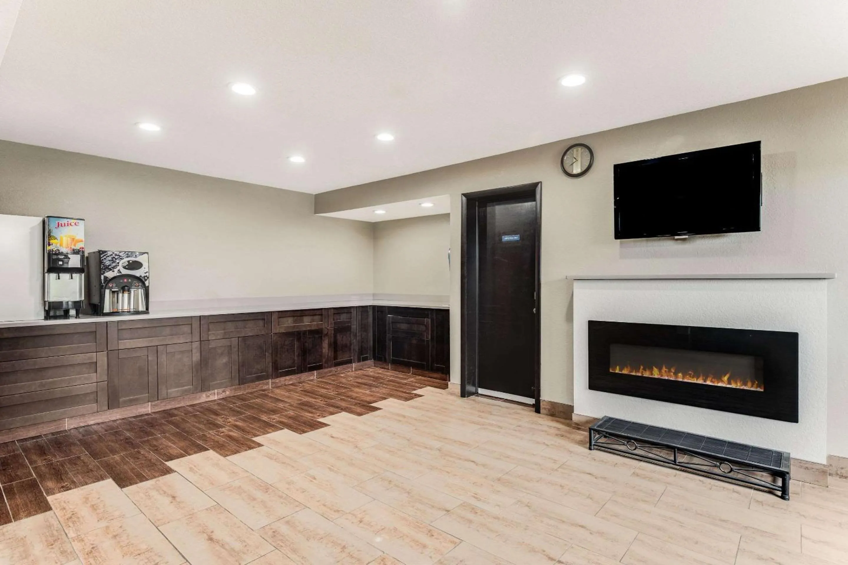 Breakfast in Econo Lodge Madison East