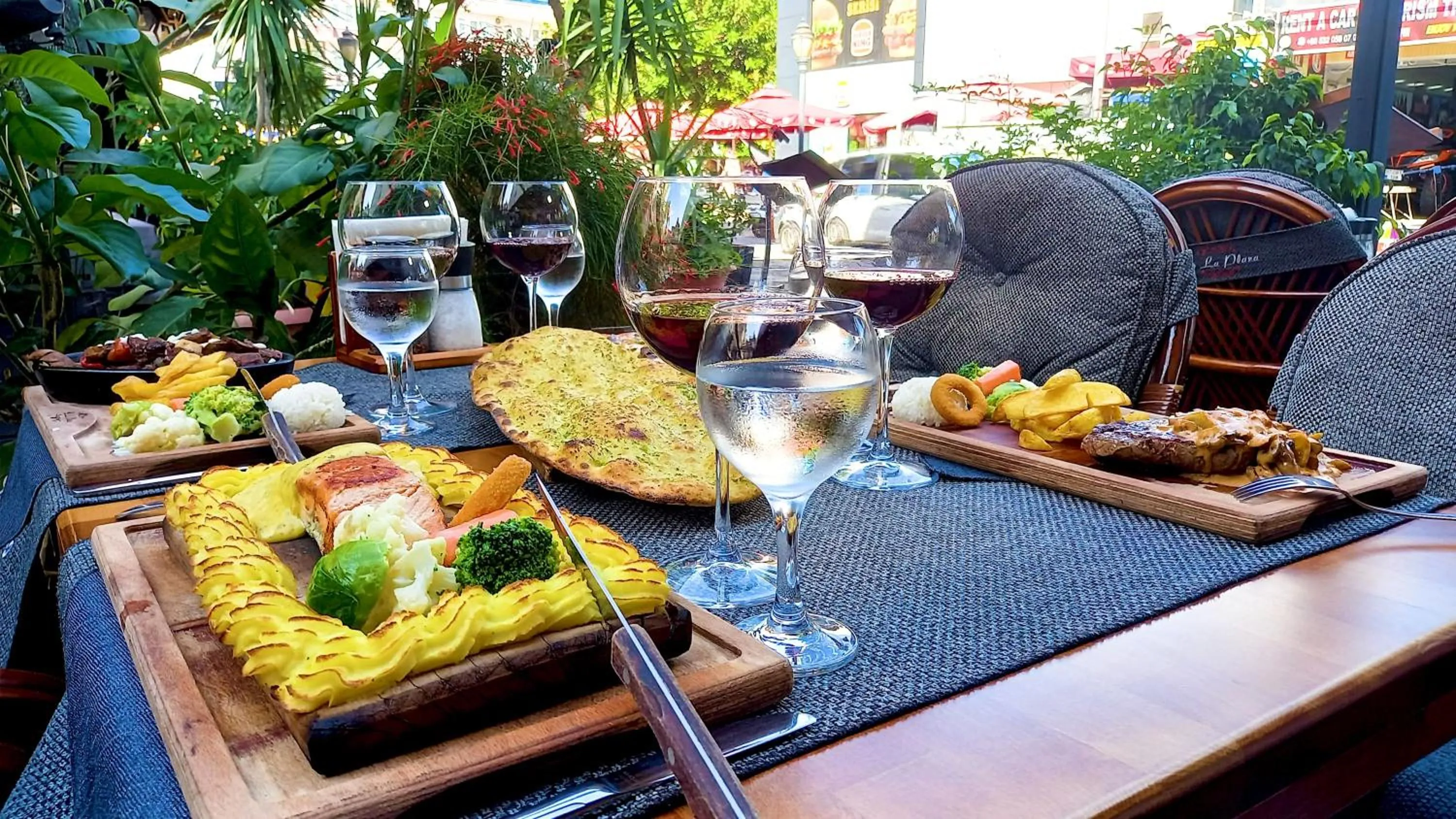 Restaurant/places to eat in Kleopatra Hotel