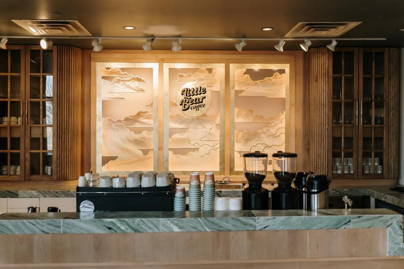 Coffee/tea facilities in The Clyde Hotel