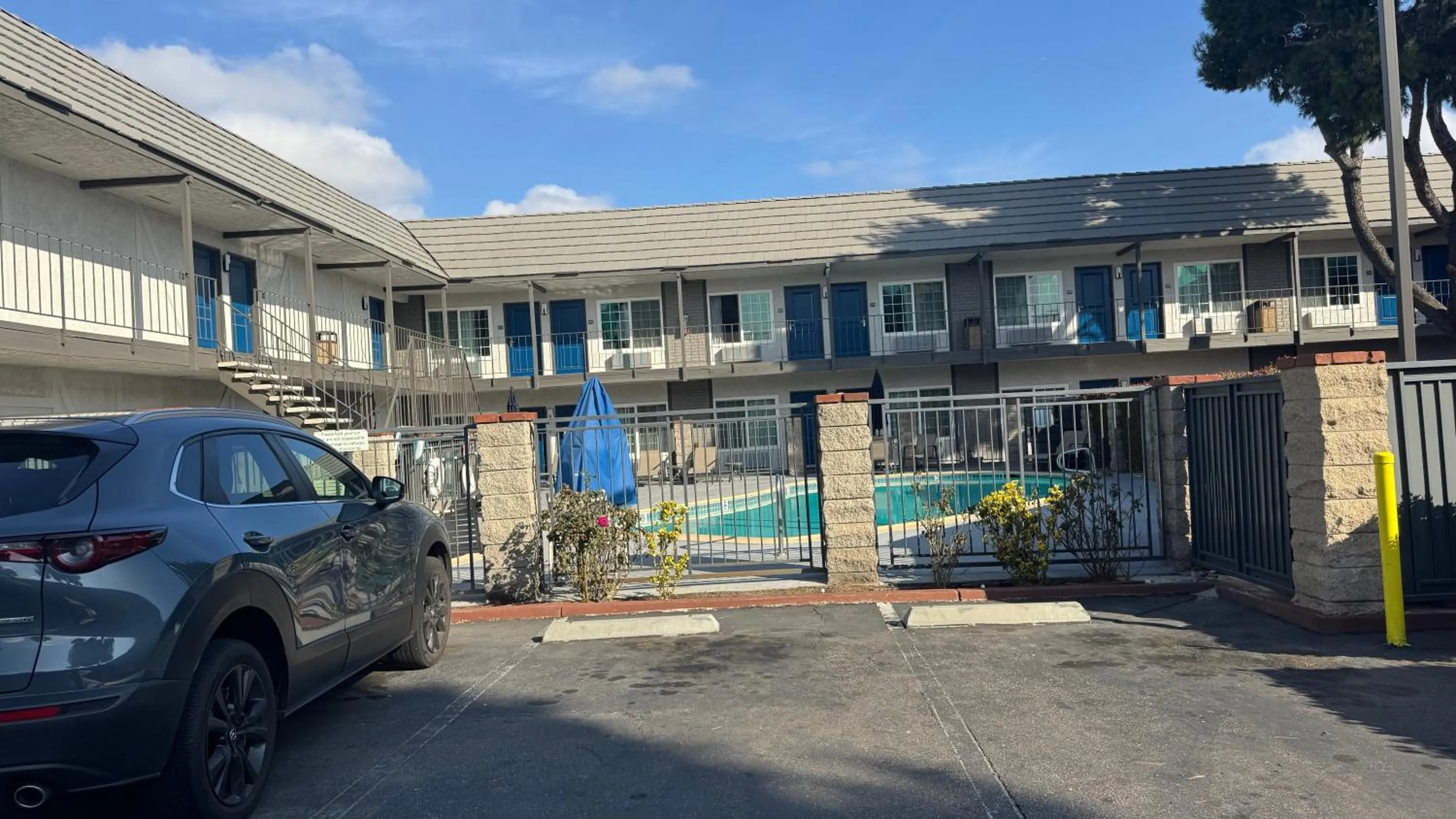 Swimming pool in Studio 6 Corona, CA West