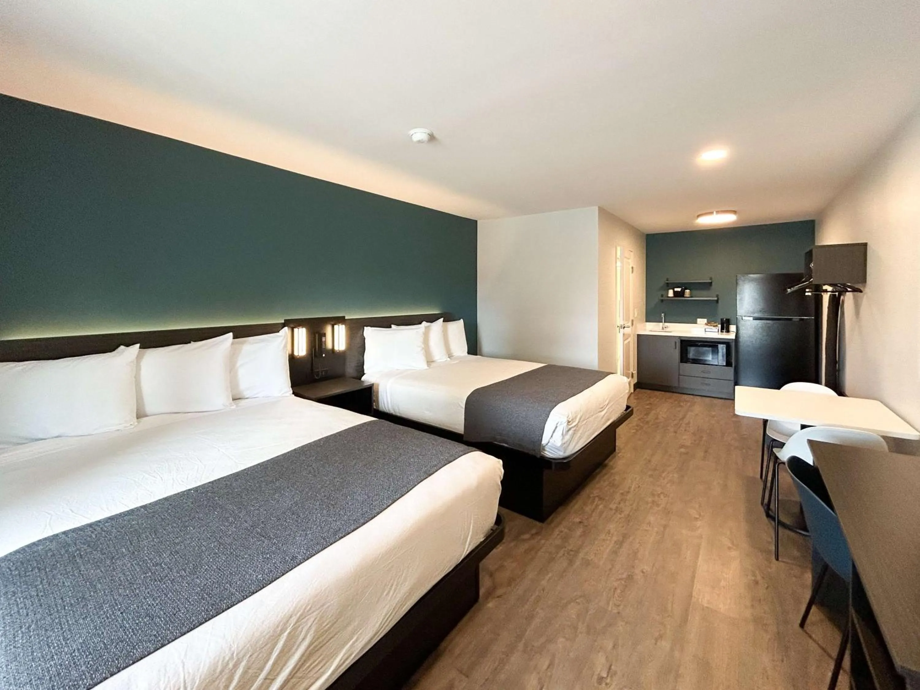 Queen Room with Two Queen Beds - Disability Access - Roll In Shower in Studio 6 Corona, CA West