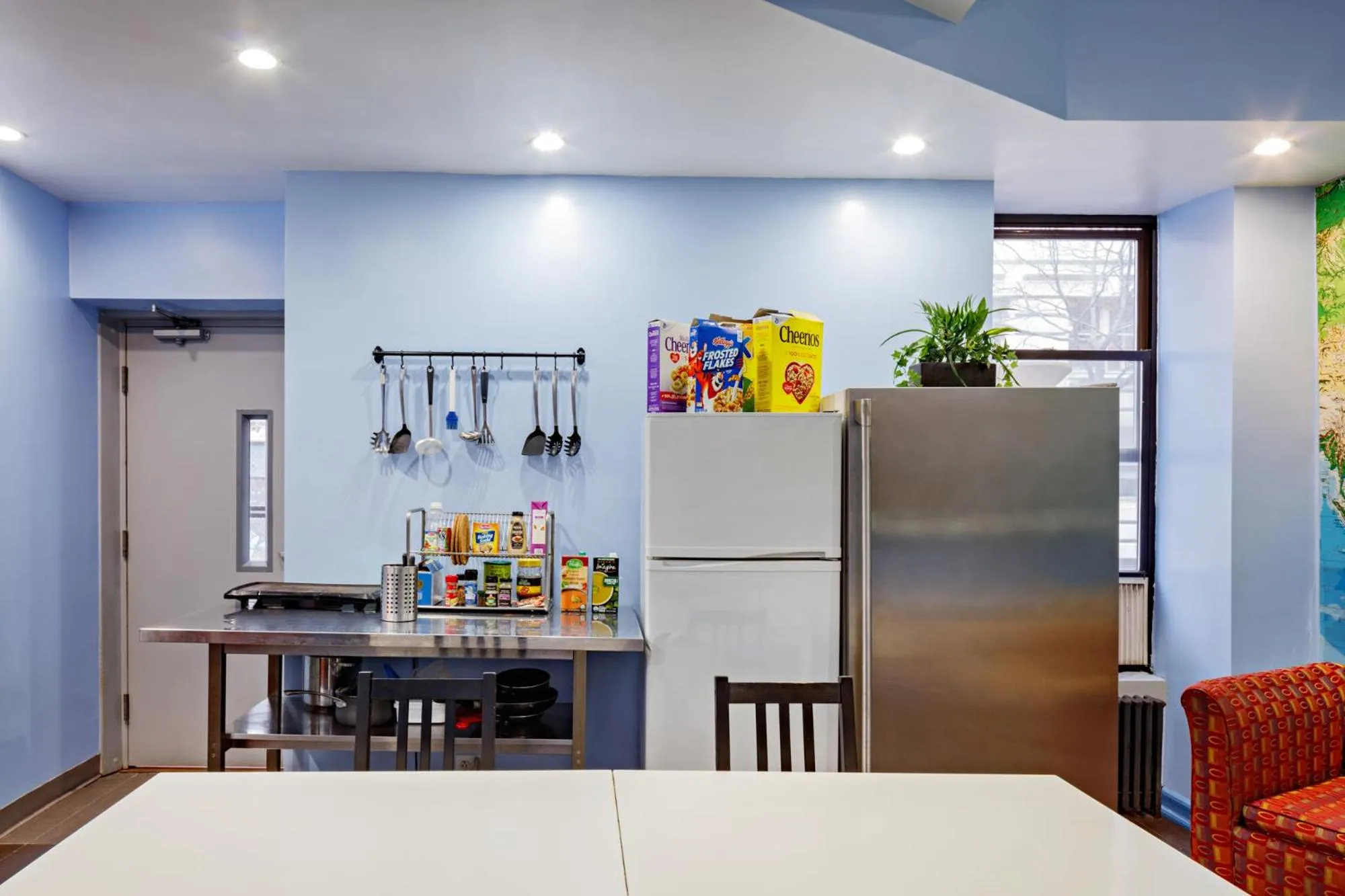 Communal lounge/ TV room in Central Park West Hostel