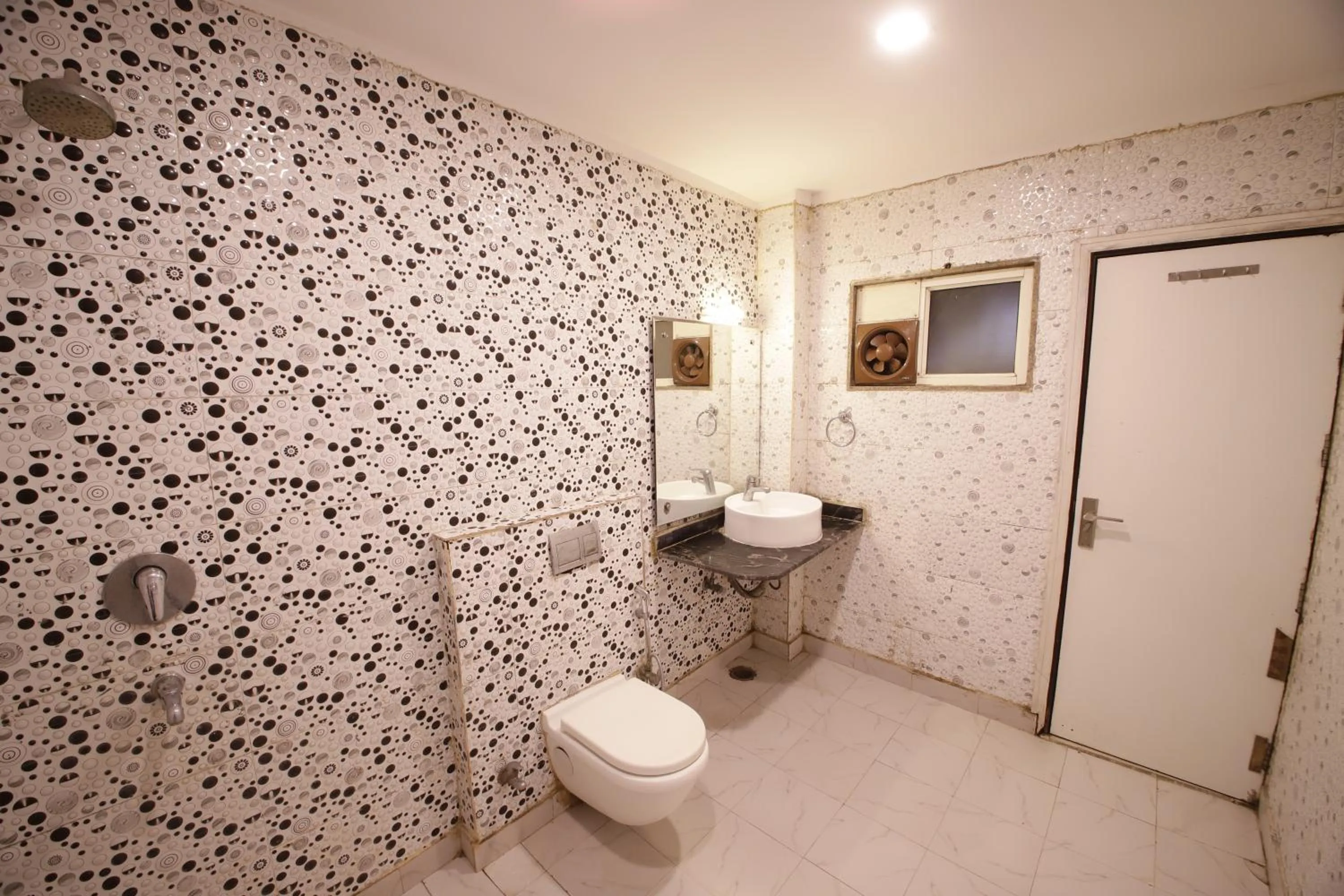 Bathroom in Hotel Golden Wings