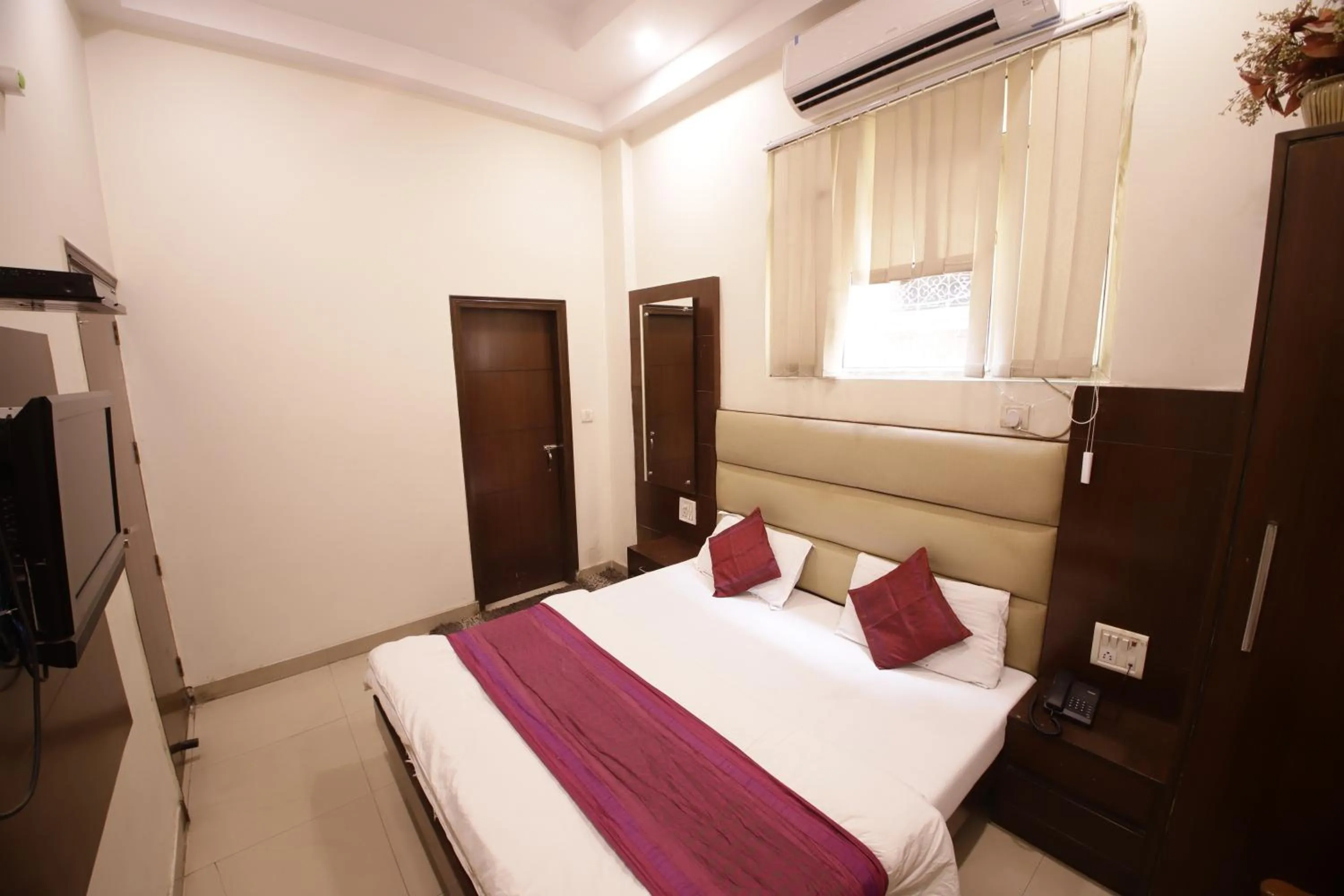 Bed in Hotel Golden Wings