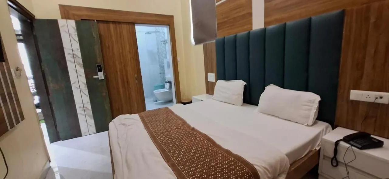 Bed in Hotel Golden Wings