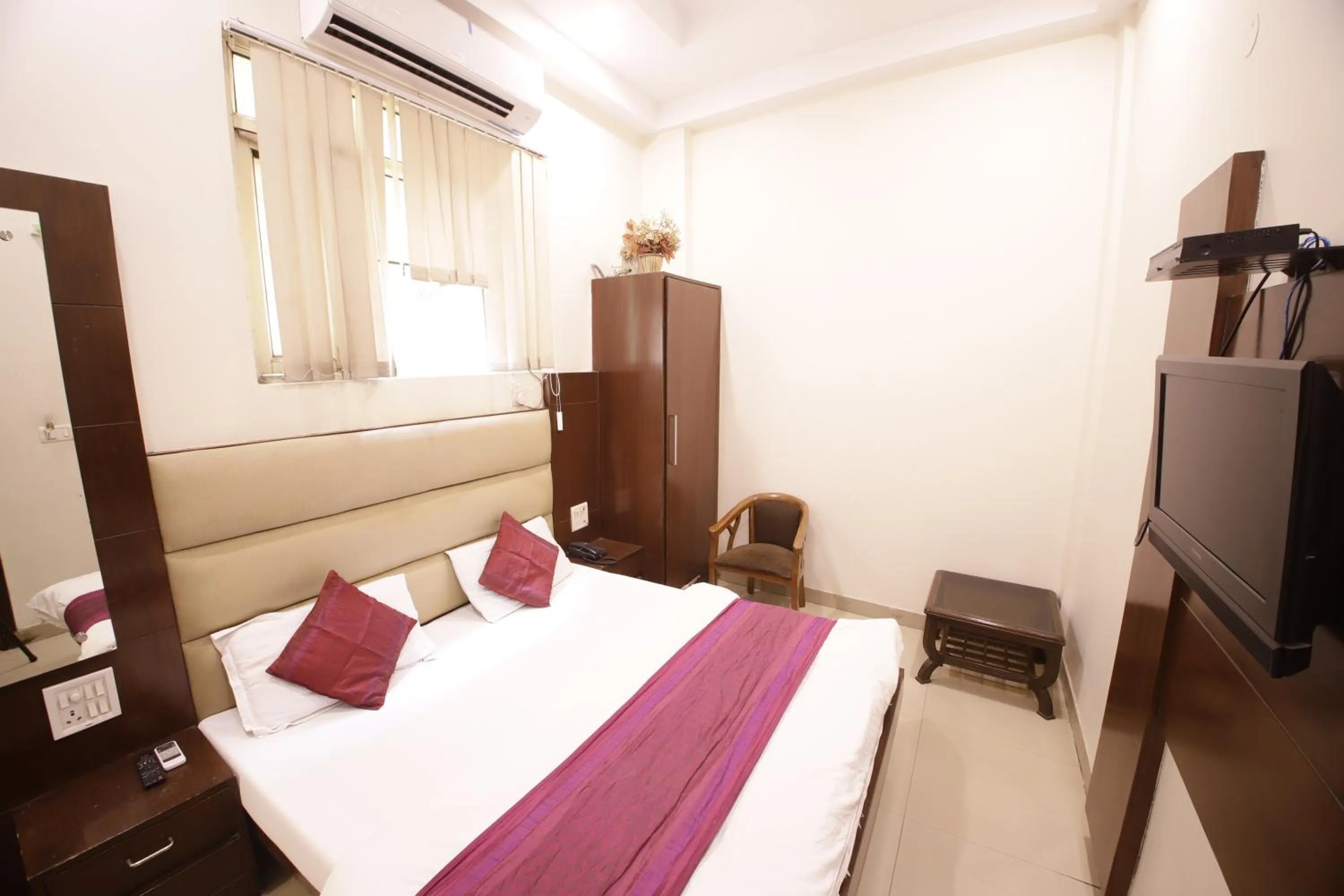 Bed in Hotel Golden Wings