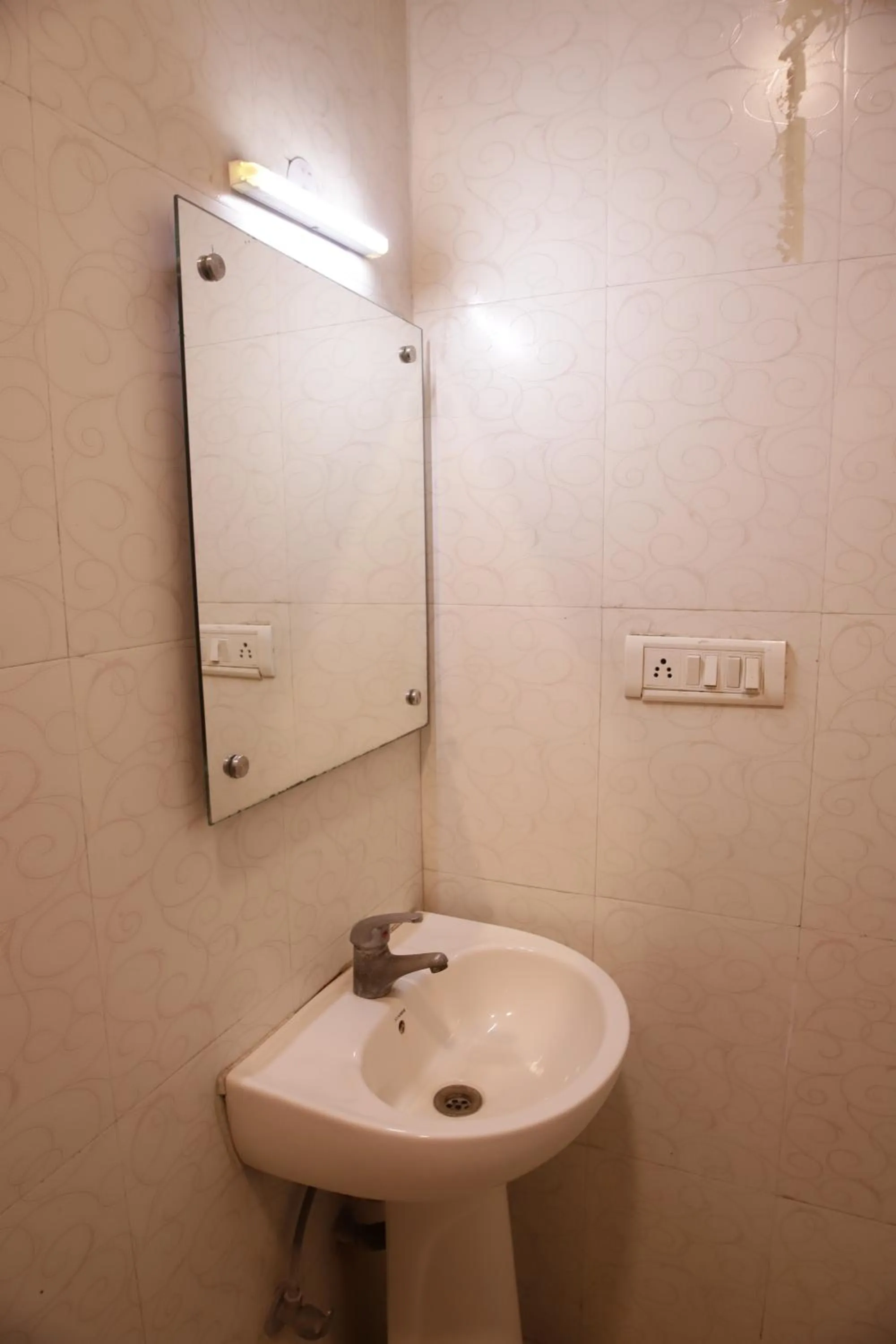 Bathroom in Hotel Golden Wings