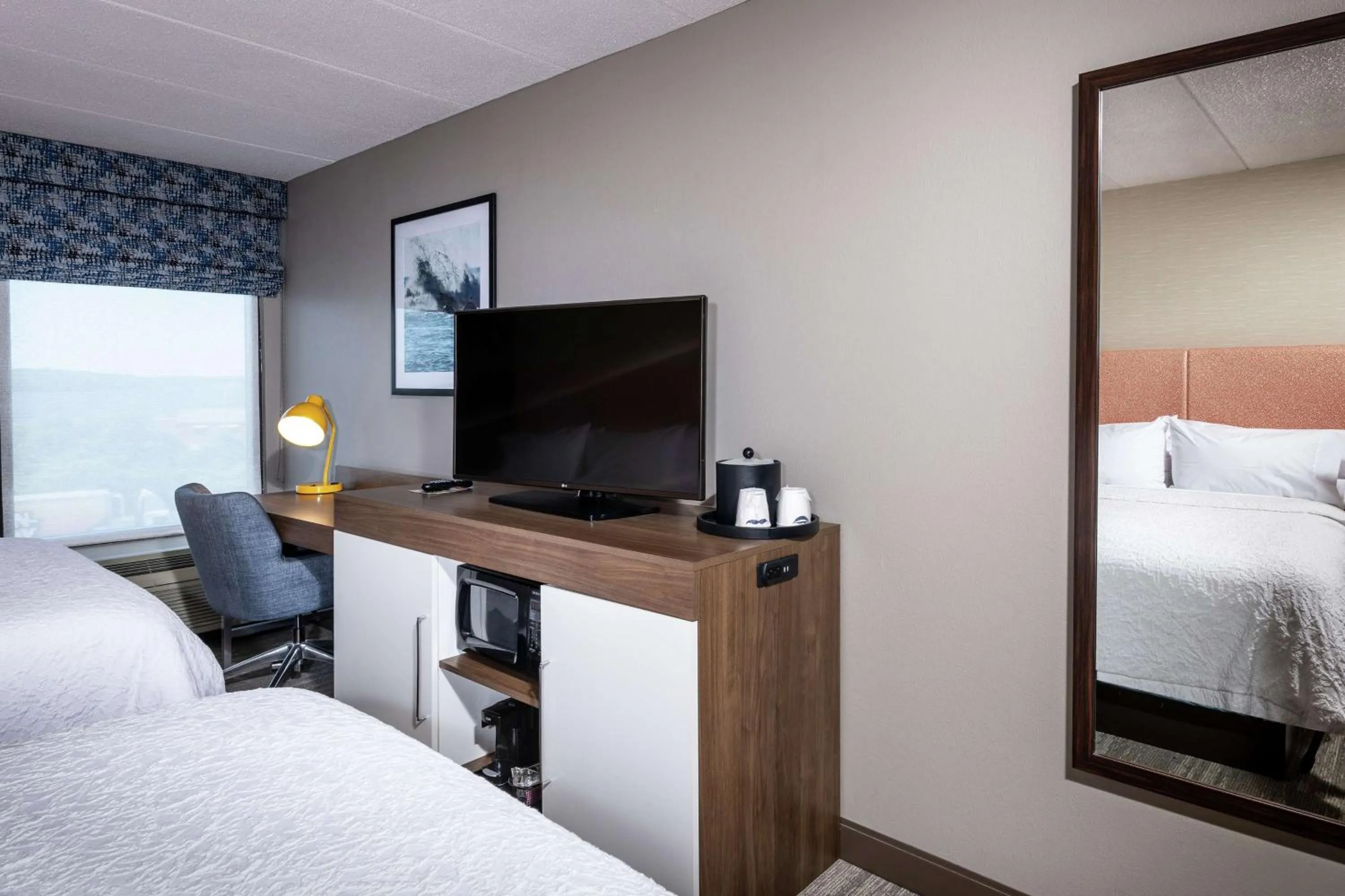 Bedroom, Bed in Hampton Inn Fall River/Westport