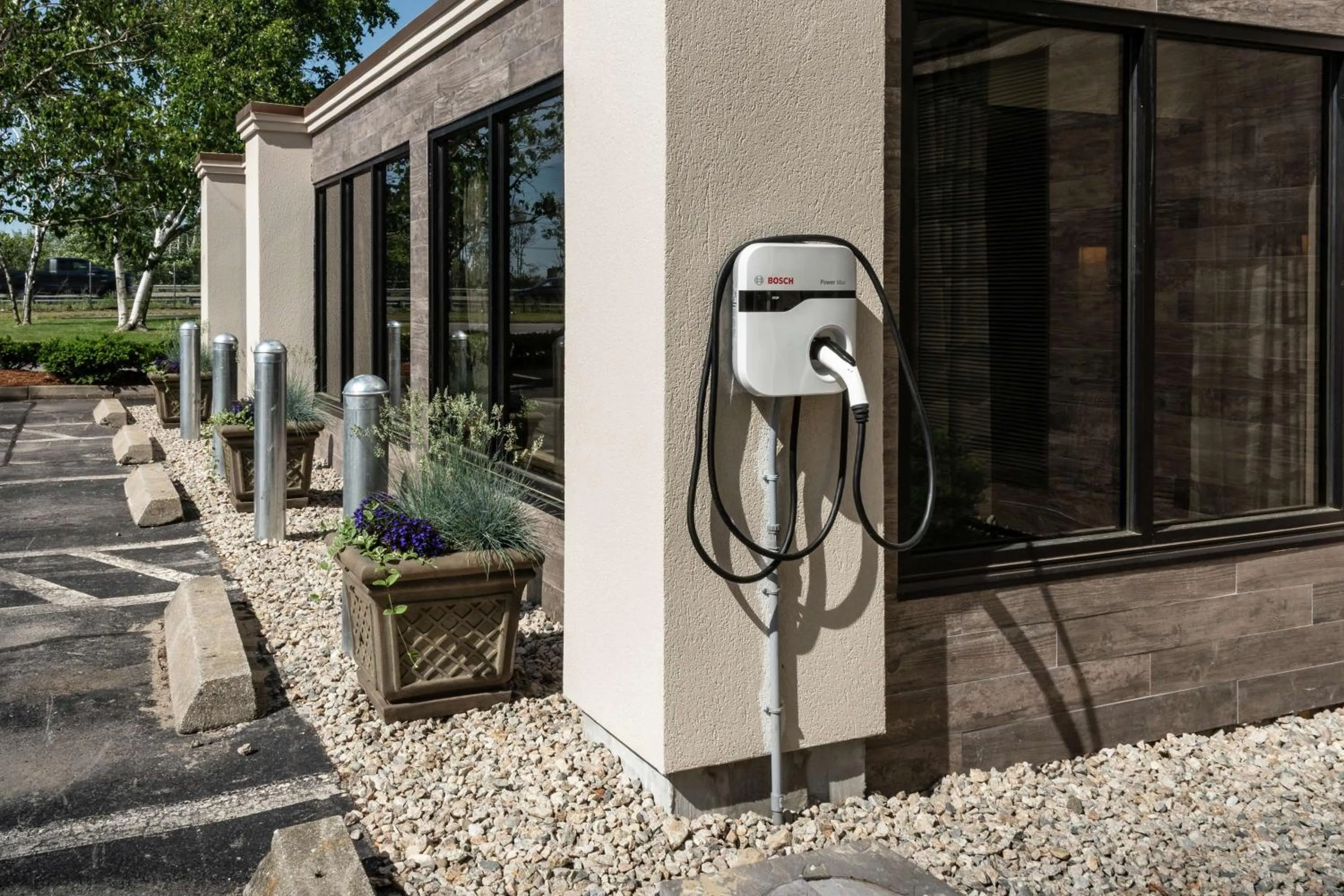 Property building in Hampton Inn Fall River/Westport