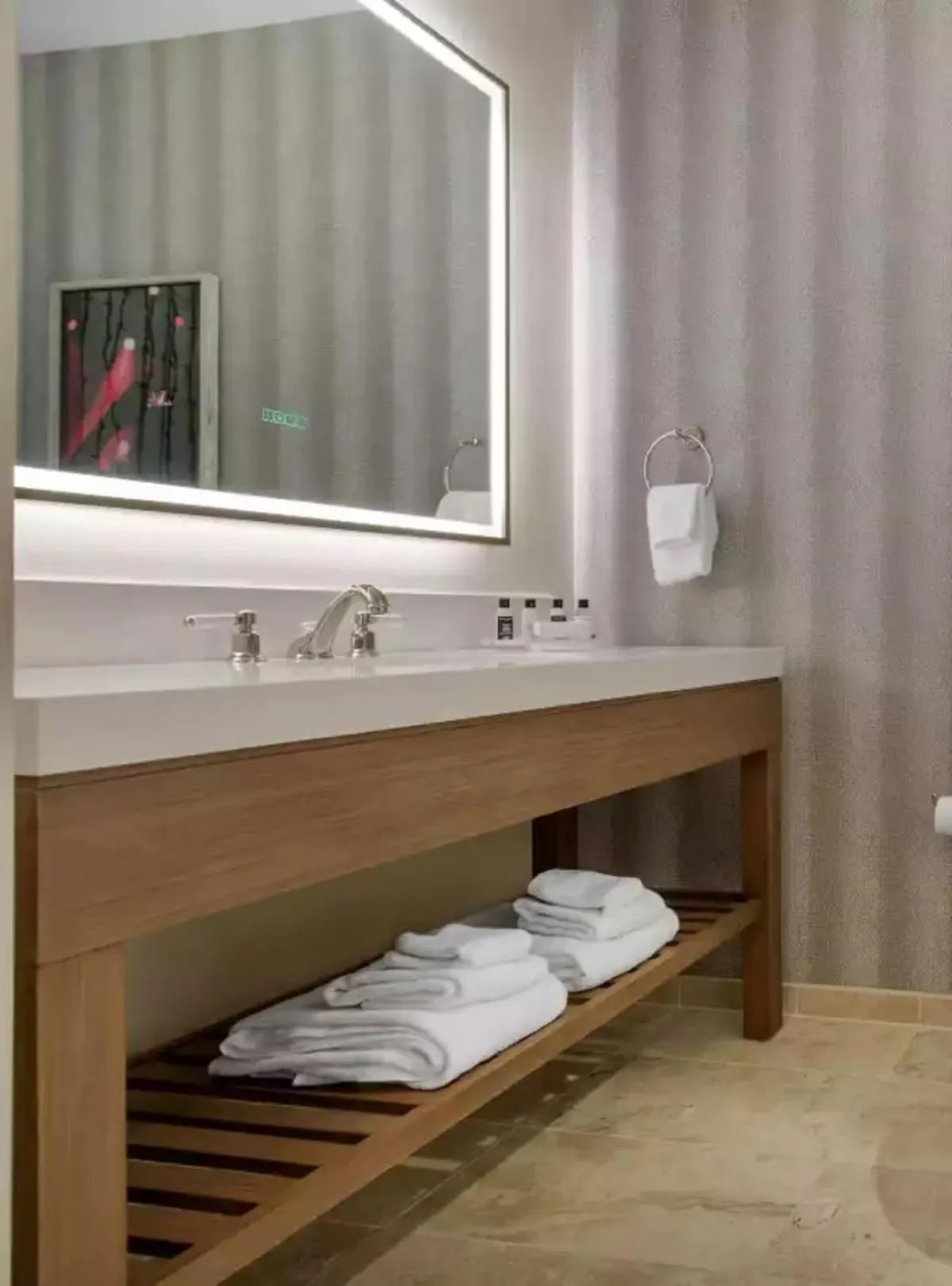 Bathroom, Bed in Cambria Hotel Nashville Downtown