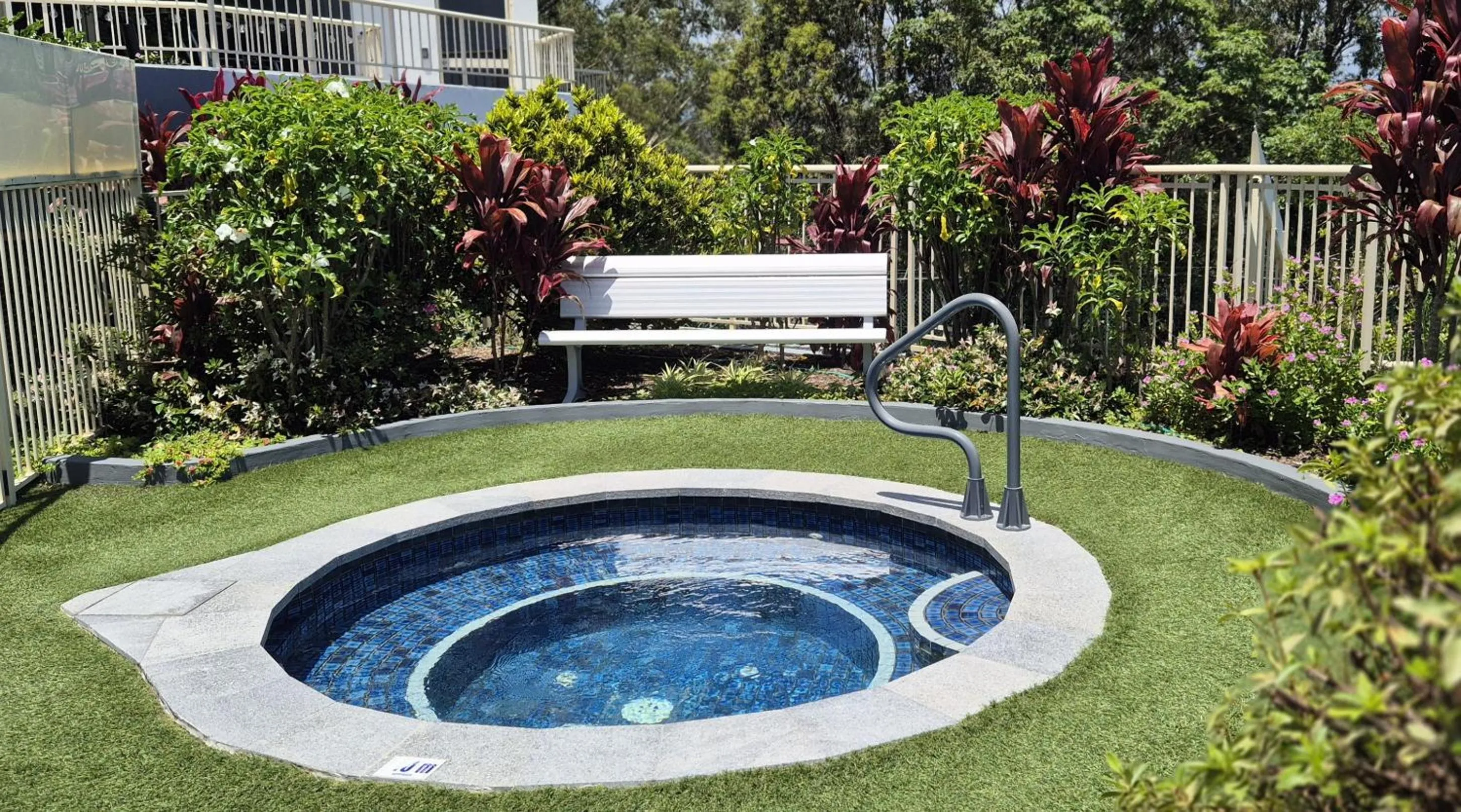 Hot Tub in The Hill Apartments Currumbin Beach