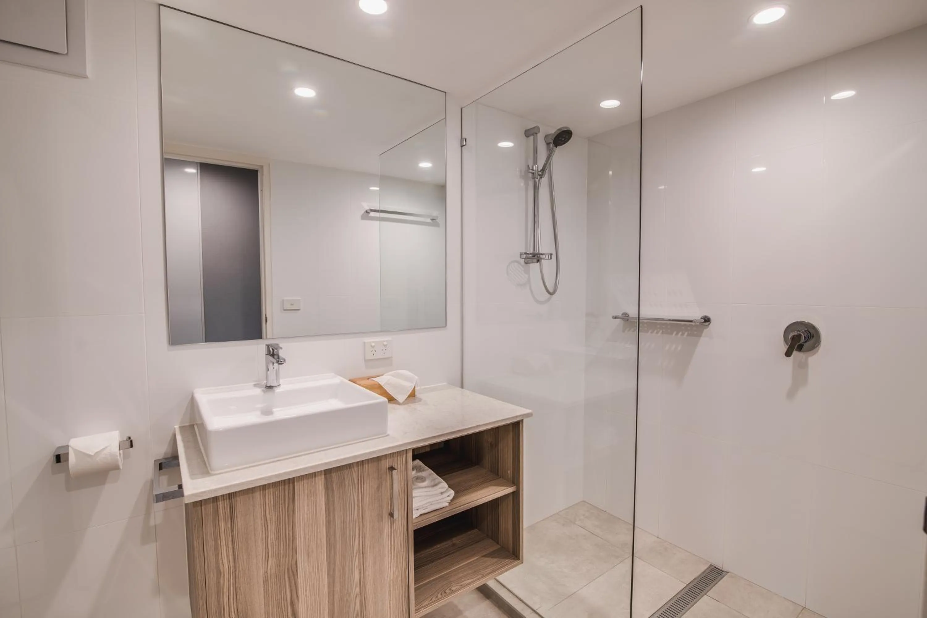 Shower in Hotel Laguna