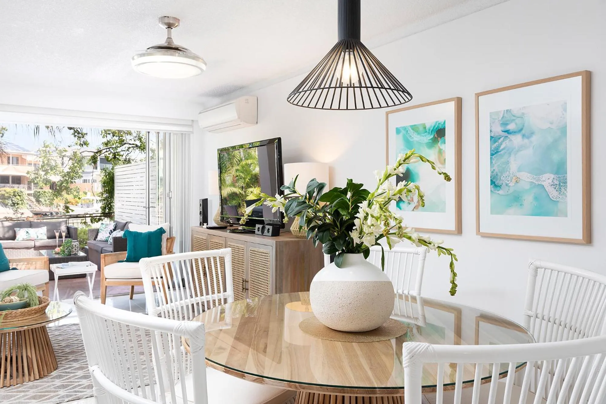 Dining area in Hotel Laguna
