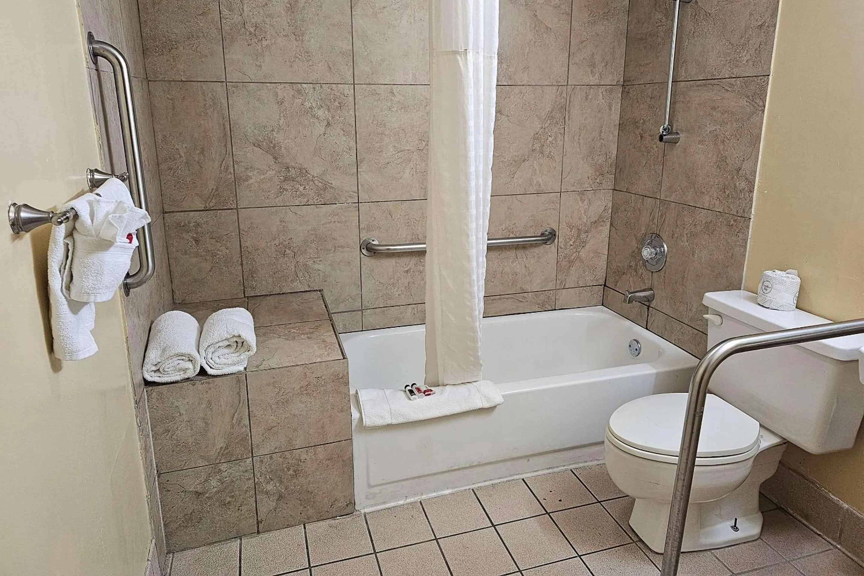 Bedroom, Bathroom in Travelodge by Wyndham Fort Myers