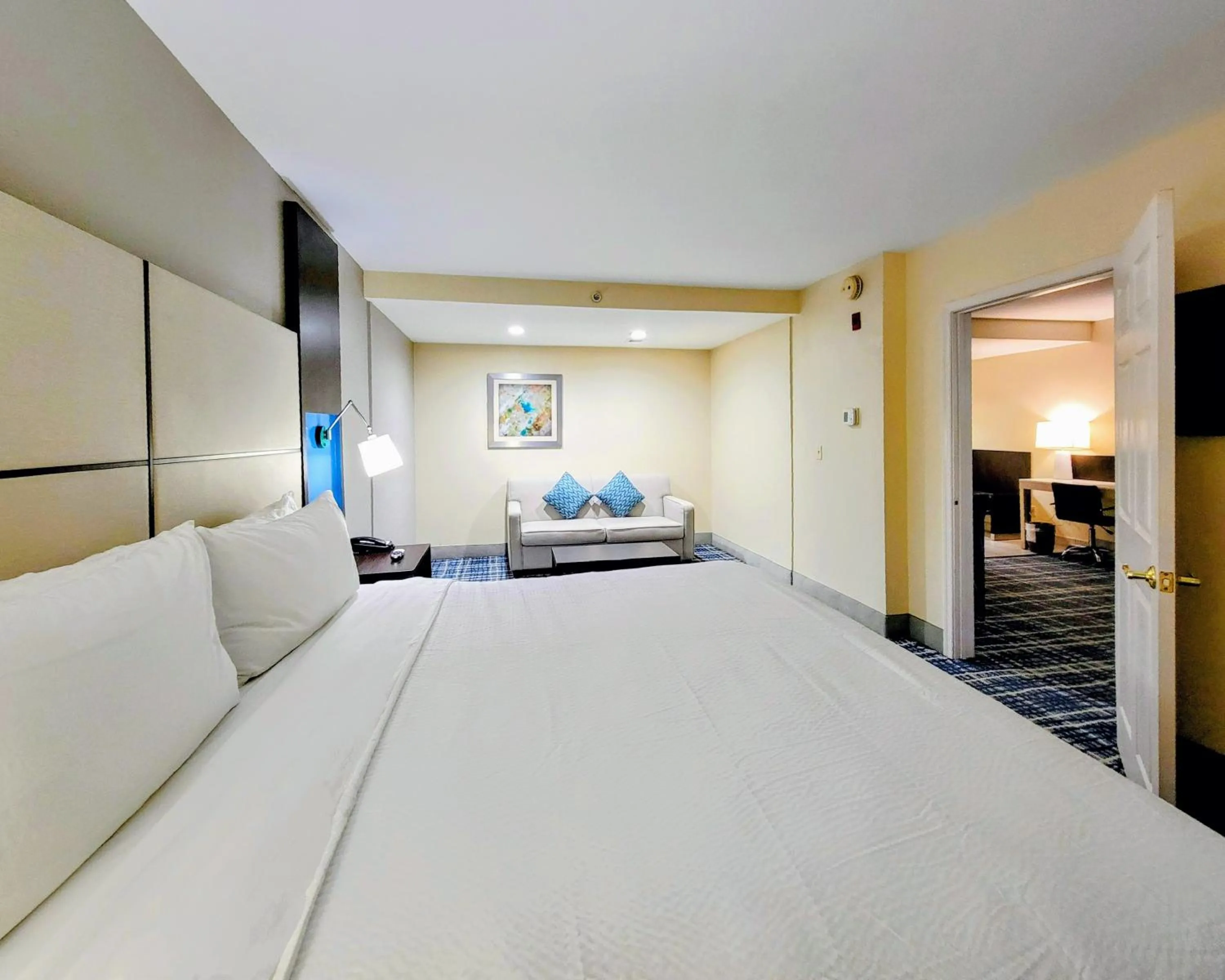 Bedroom, Bed in Holiday Inn - Belcamp - Aberdeen Area by IHG