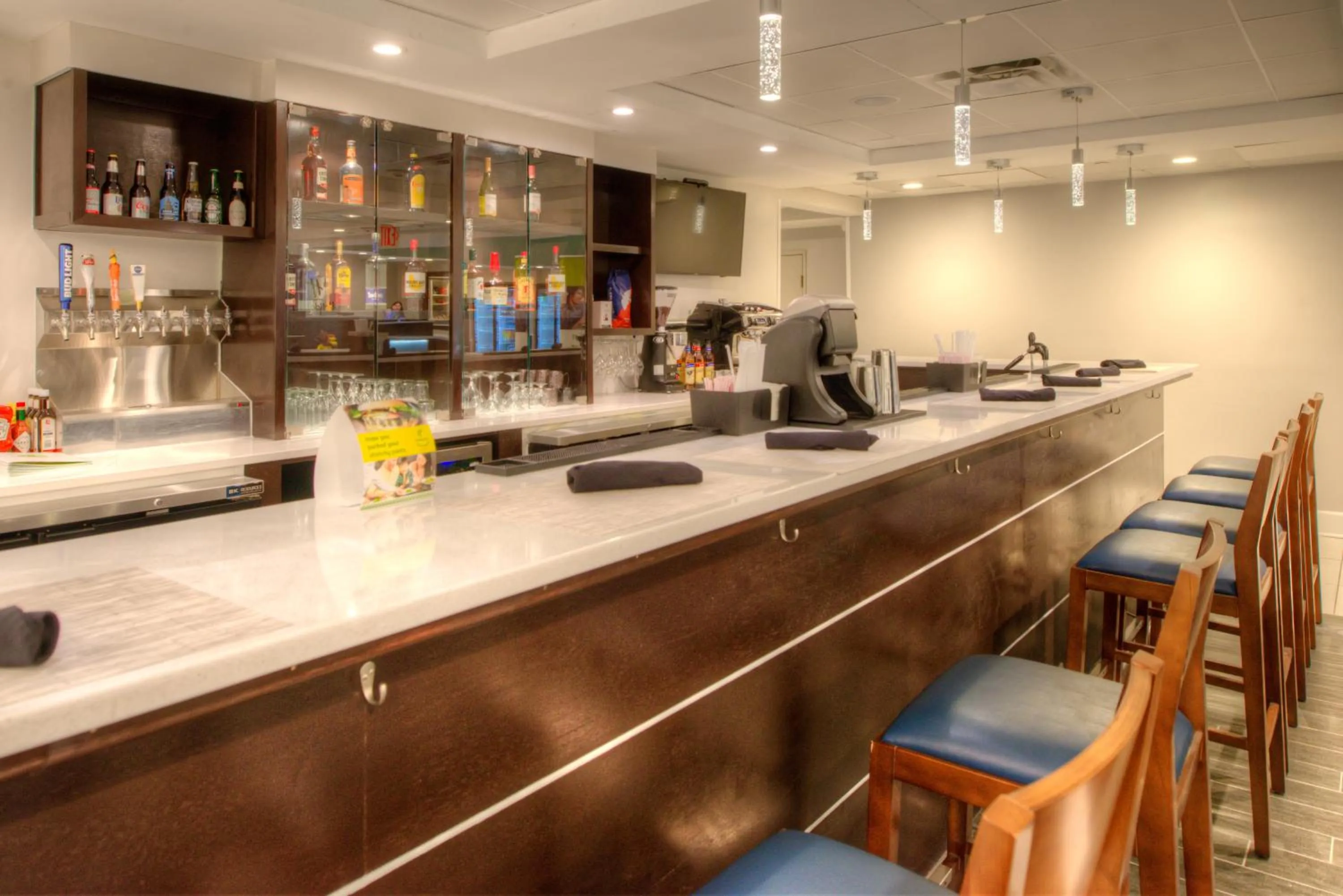 Lounge or bar in Holiday Inn - Belcamp - Aberdeen Area by IHG