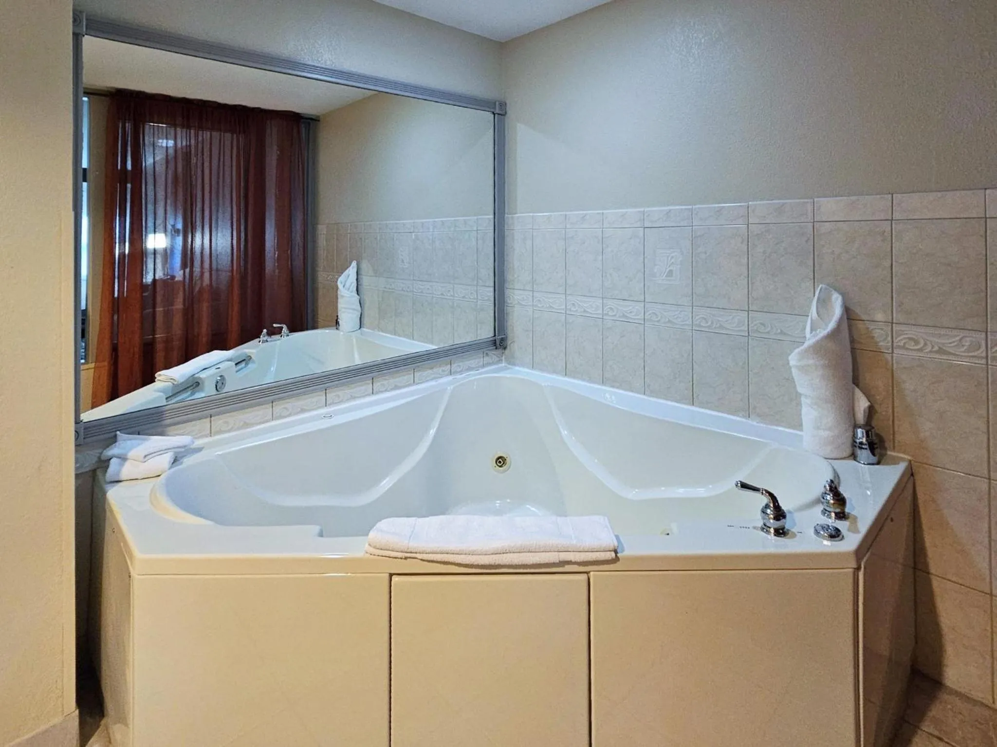 Photo of the whole room in Holiday Inn - Belcamp - Aberdeen Area by IHG