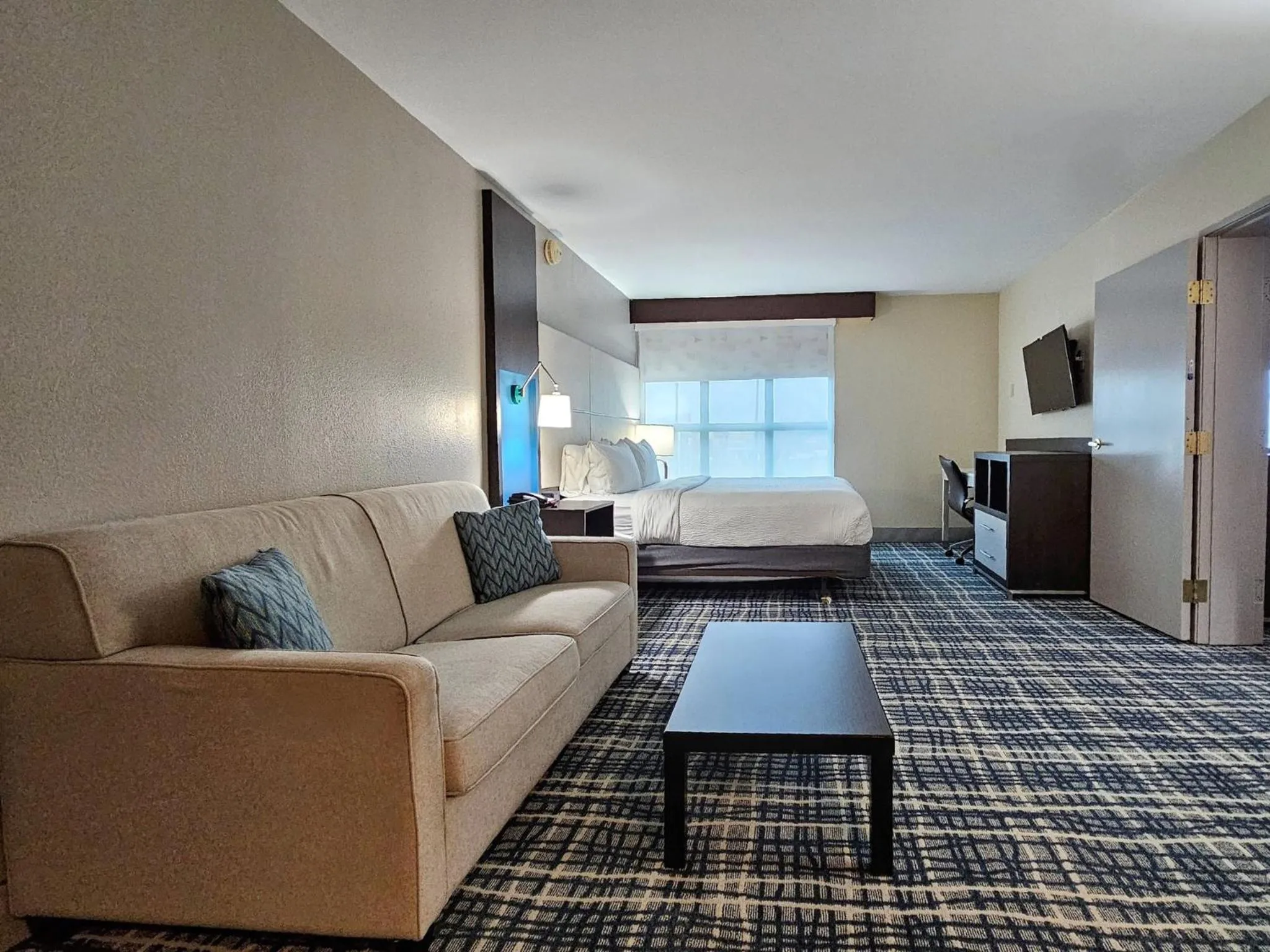 Photo of the whole room in Holiday Inn - Belcamp - Aberdeen Area by IHG