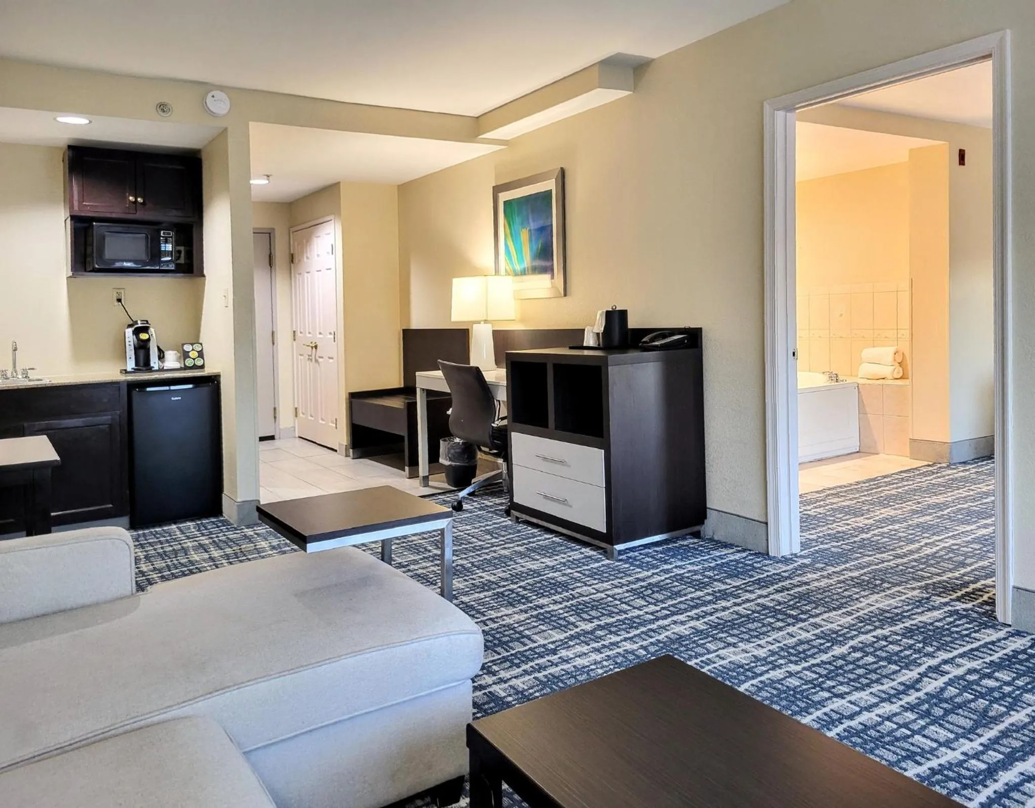 Coffee/tea facilities in Holiday Inn - Belcamp - Aberdeen Area by IHG