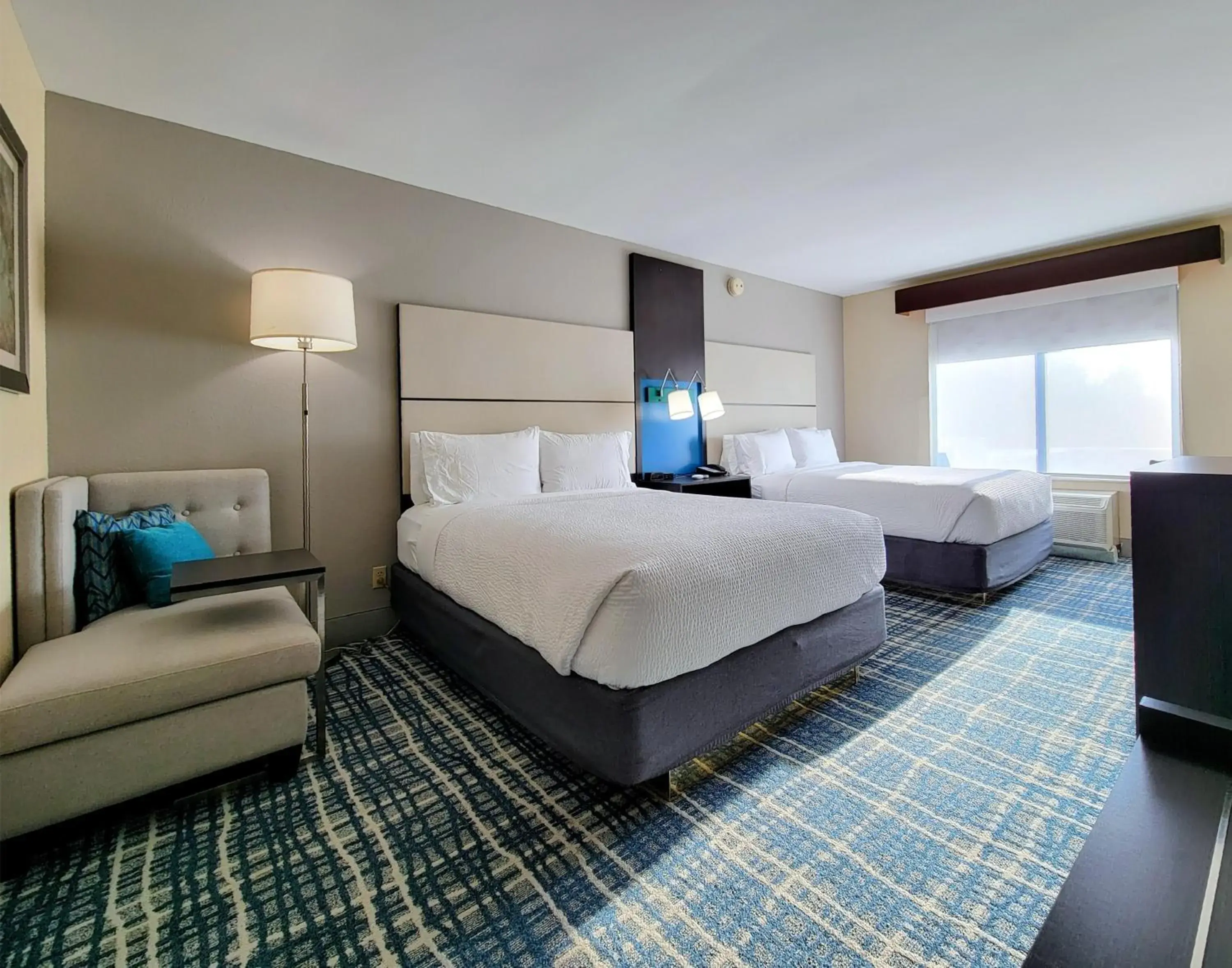 Standard Queen Room with Two Queen Beds and Tub - Communications Accessible in Holiday Inn - Belcamp - Aberdeen Area by IHG Standard Queen Room with Two Queen Beds and Tub - Communications Accessible in Holiday Inn - Belcamp - Aberdeen Area by IHG