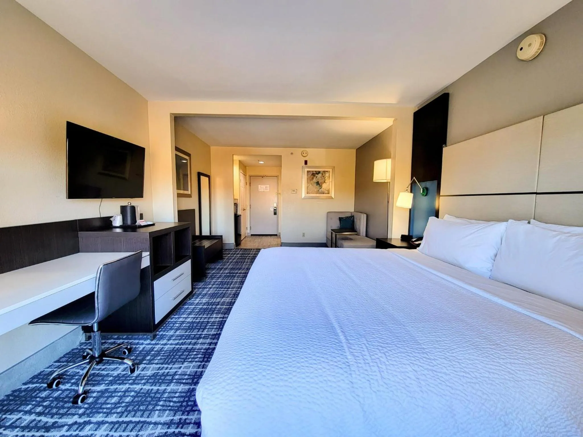 Photo of the whole room, Bed in Holiday Inn - Belcamp - Aberdeen Area by IHG