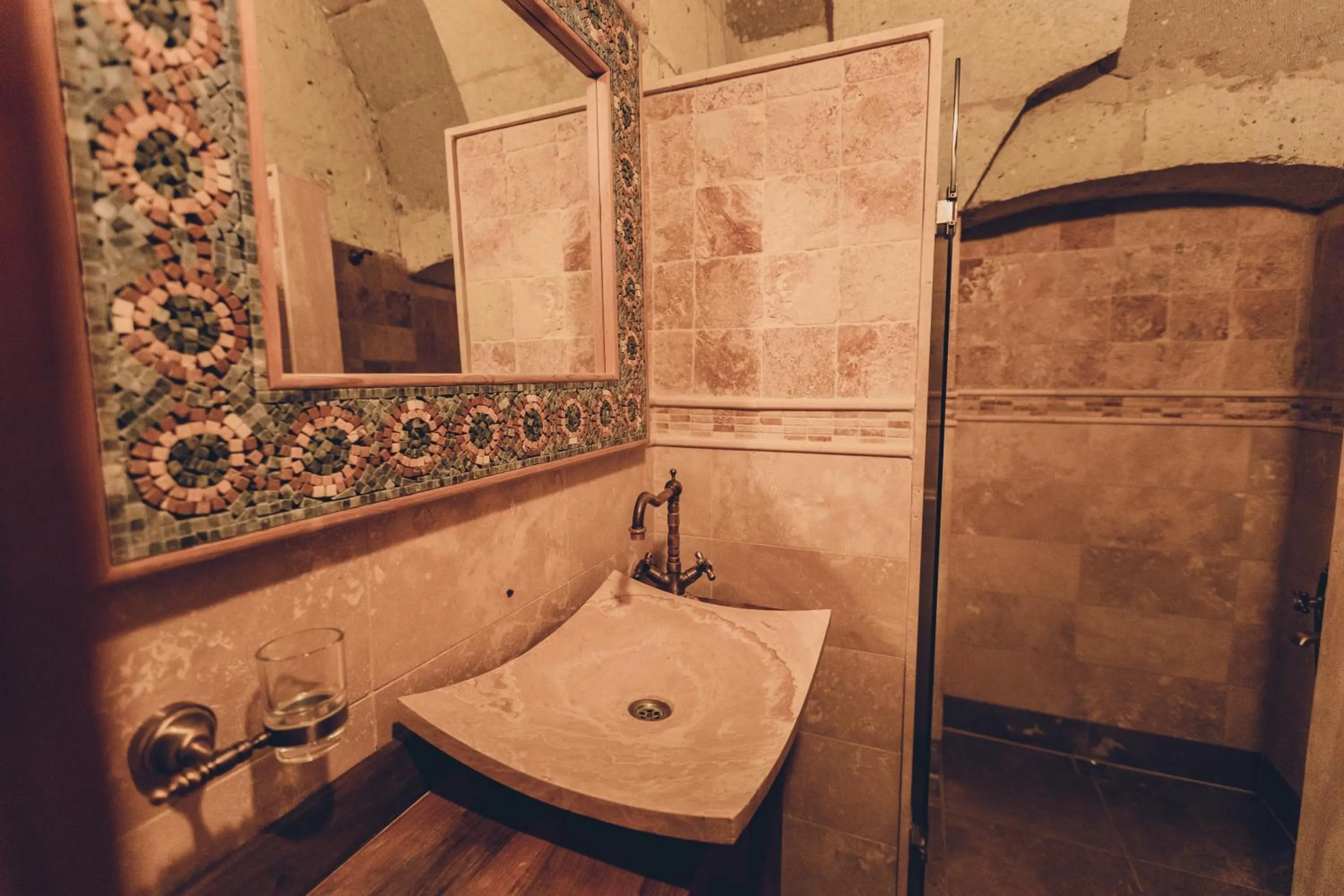 Shower in La maison de Şişik
