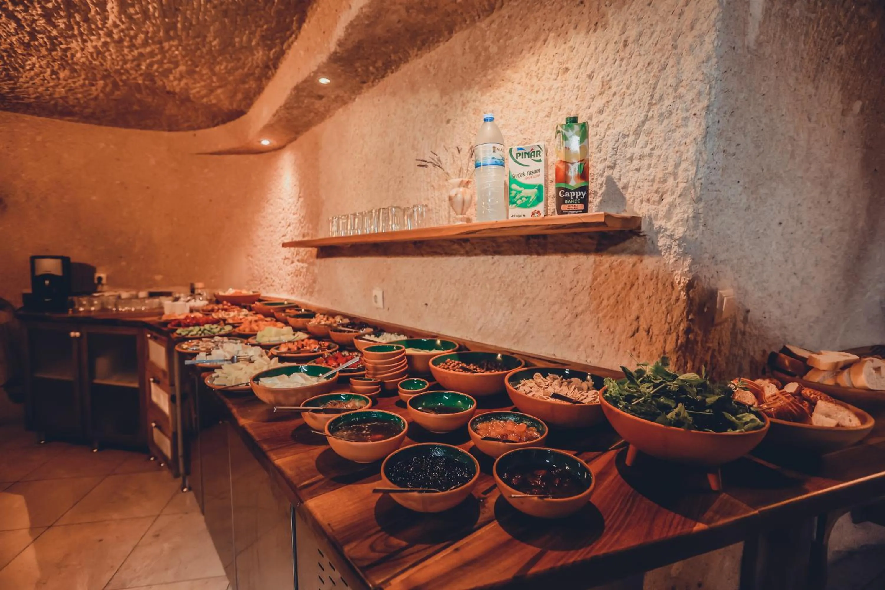 Food and drinks in La maison de Şişik