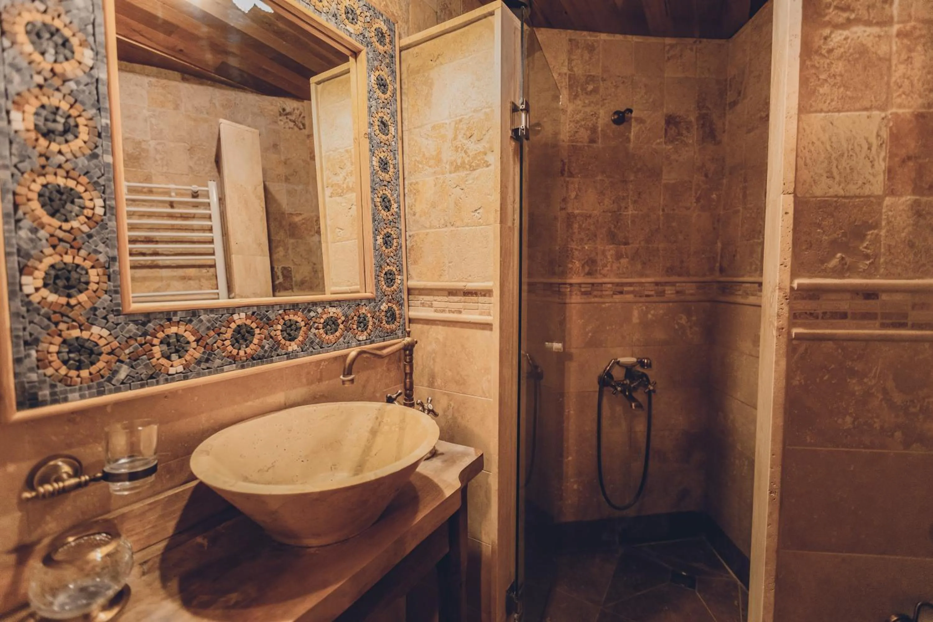 Shower in La maison de Şişik