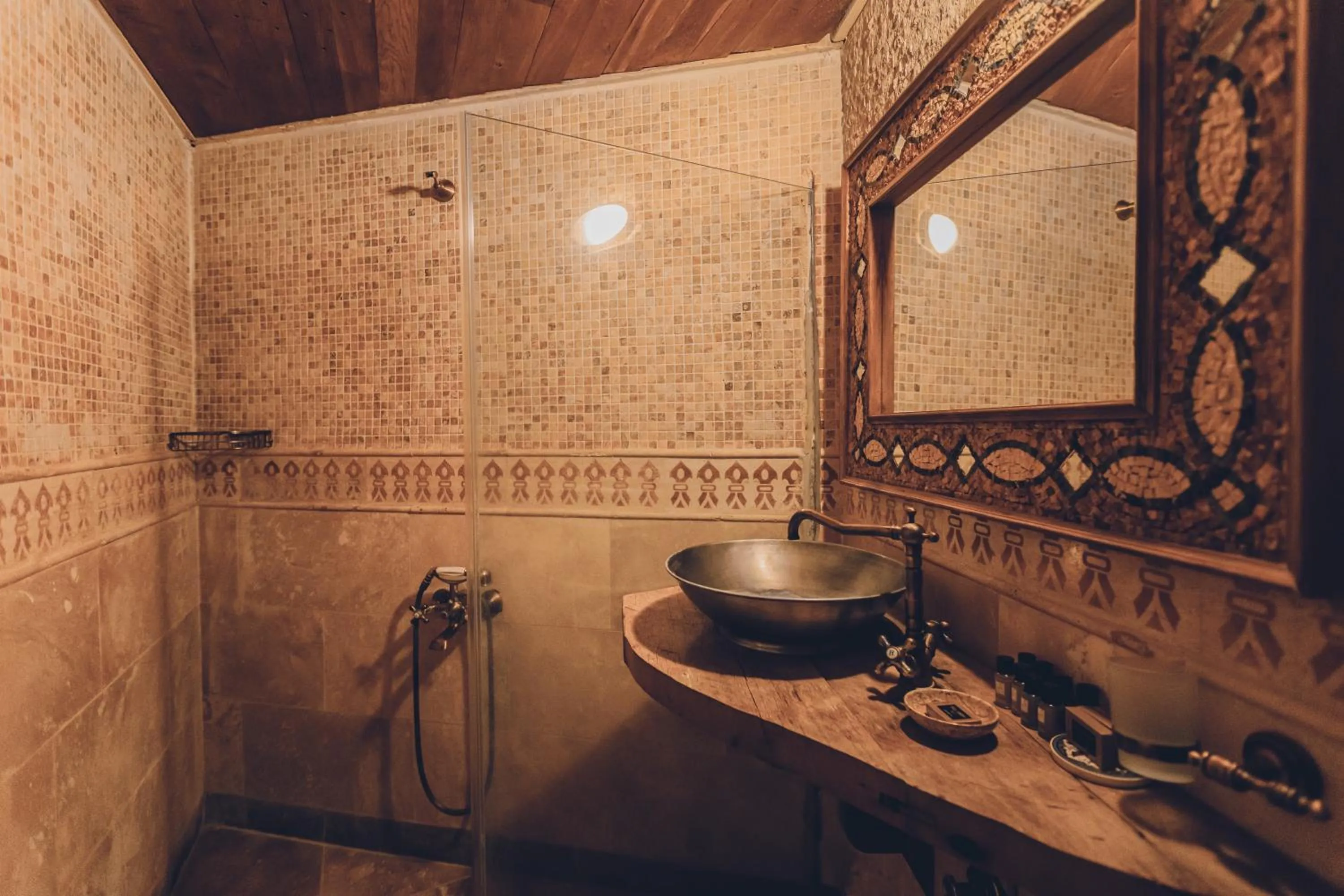 Shower in La maison de Şişik